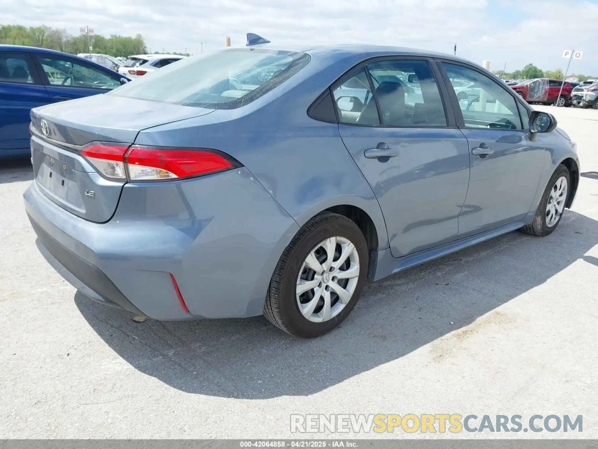 4 Photograph of a damaged car 5YFEPMAE6NP348272 TOYOTA COROLLA 2022