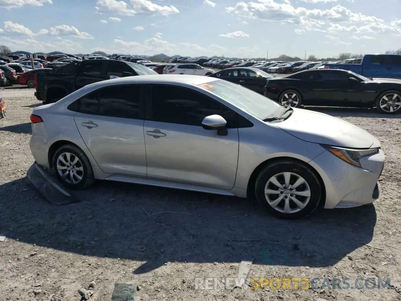 4 Photograph of a damaged car 5YFEPMAE6NP354881 TOYOTA COROLLA 2022
