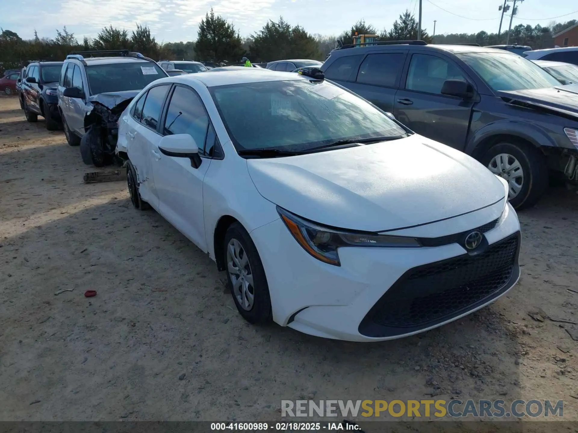 1 Photograph of a damaged car 5YFEPMAE6NP366304 TOYOTA COROLLA 2022