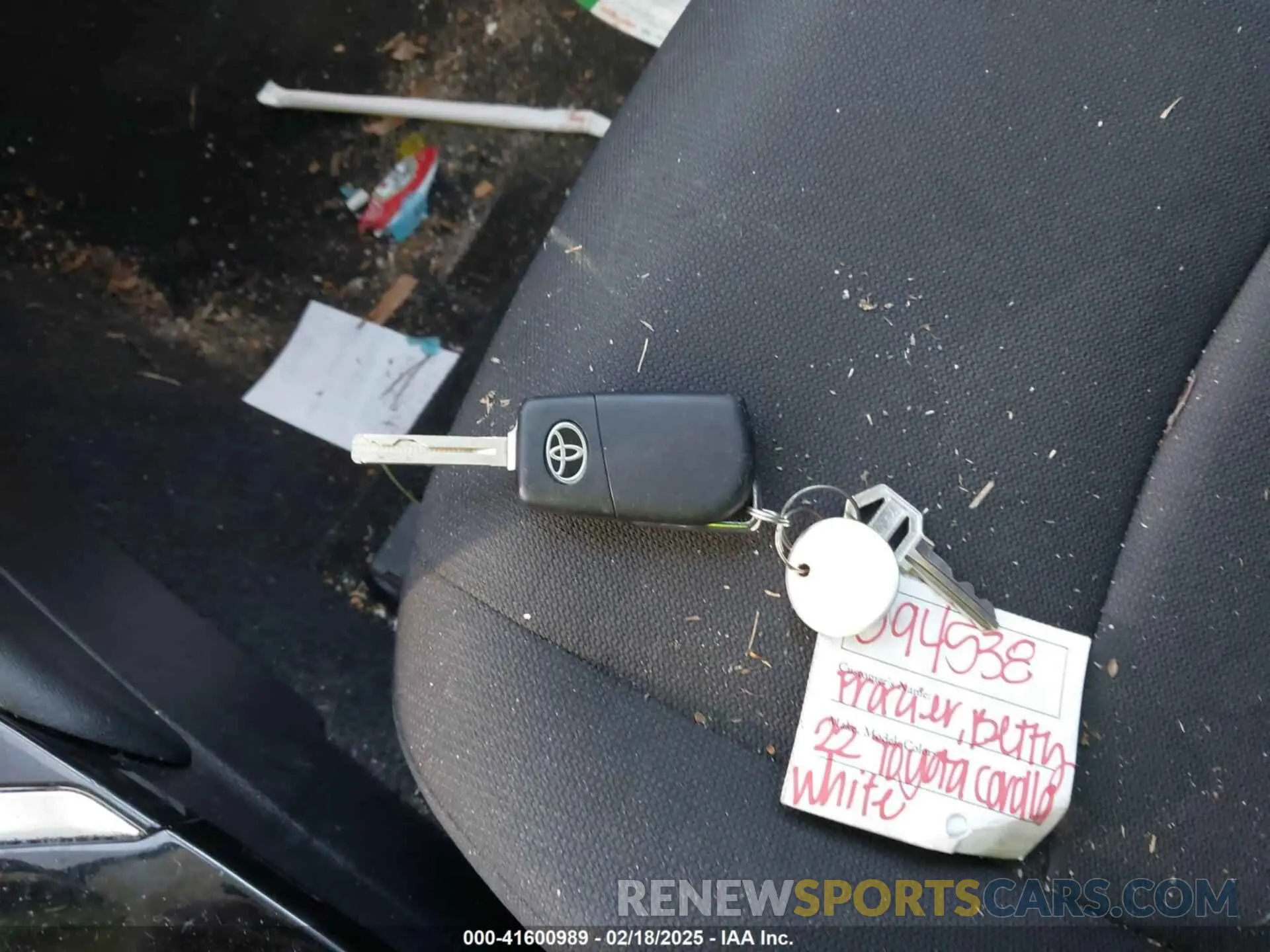11 Photograph of a damaged car 5YFEPMAE6NP366304 TOYOTA COROLLA 2022
