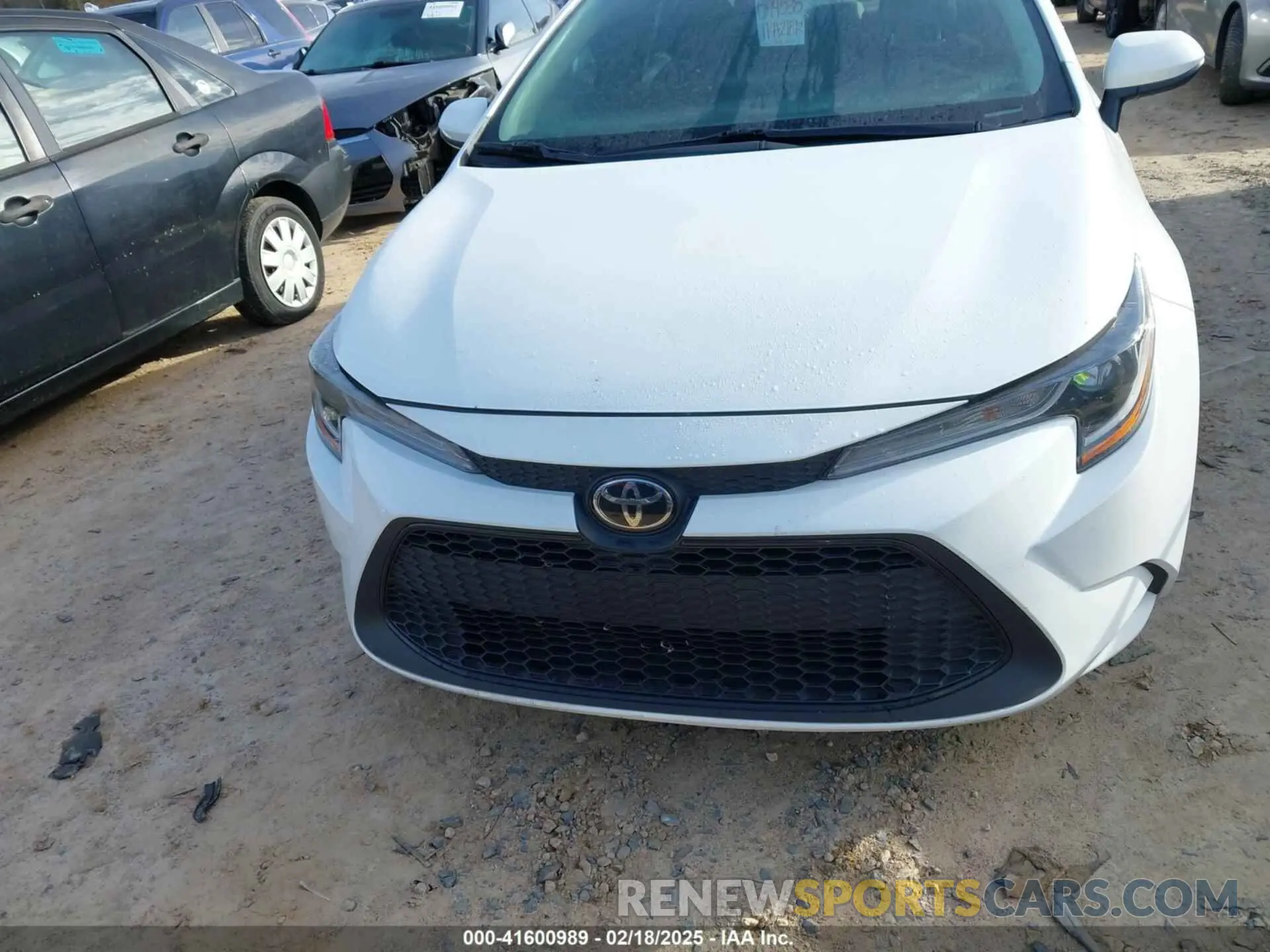 12 Photograph of a damaged car 5YFEPMAE6NP366304 TOYOTA COROLLA 2022