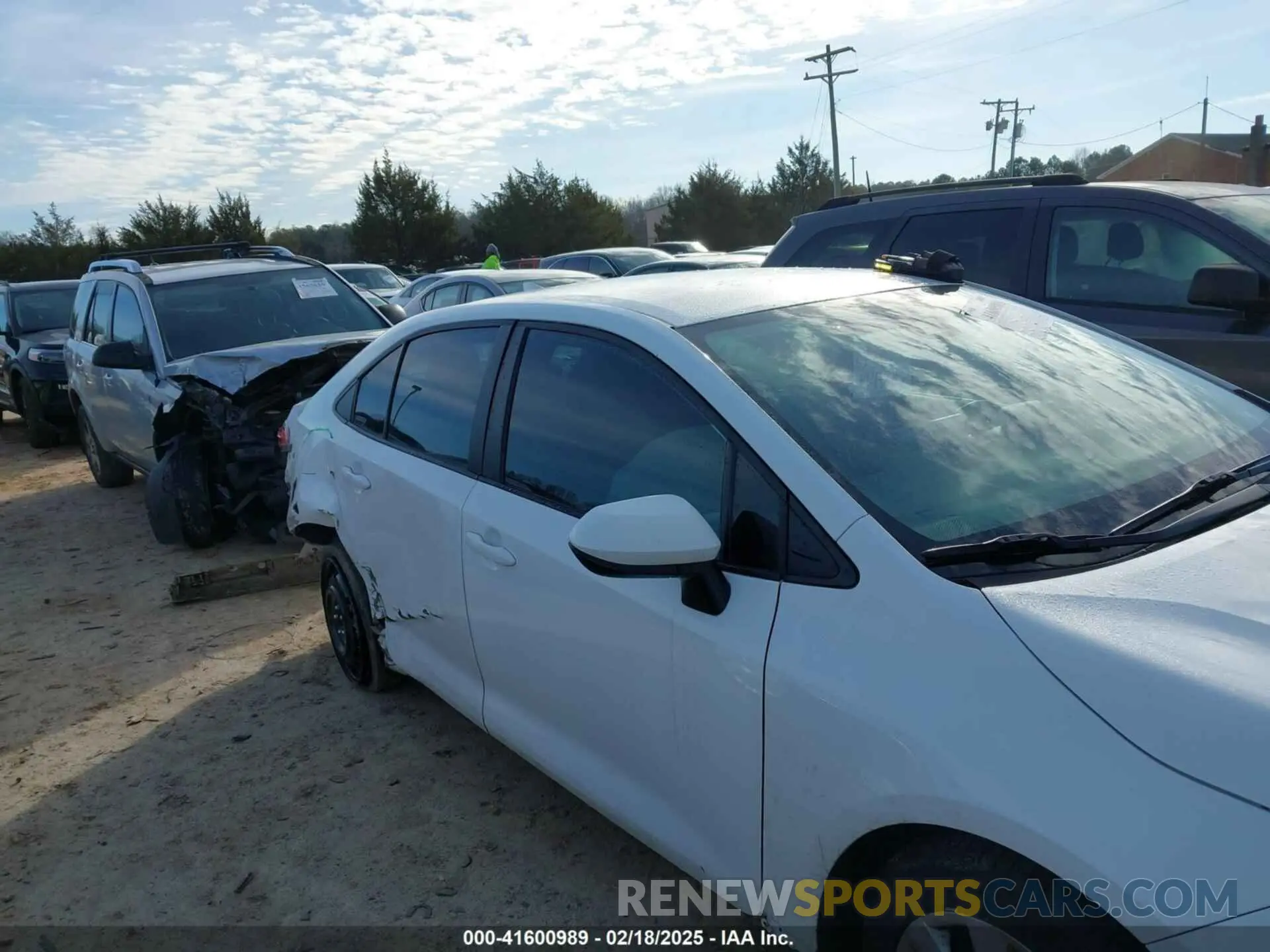 13 Photograph of a damaged car 5YFEPMAE6NP366304 TOYOTA COROLLA 2022