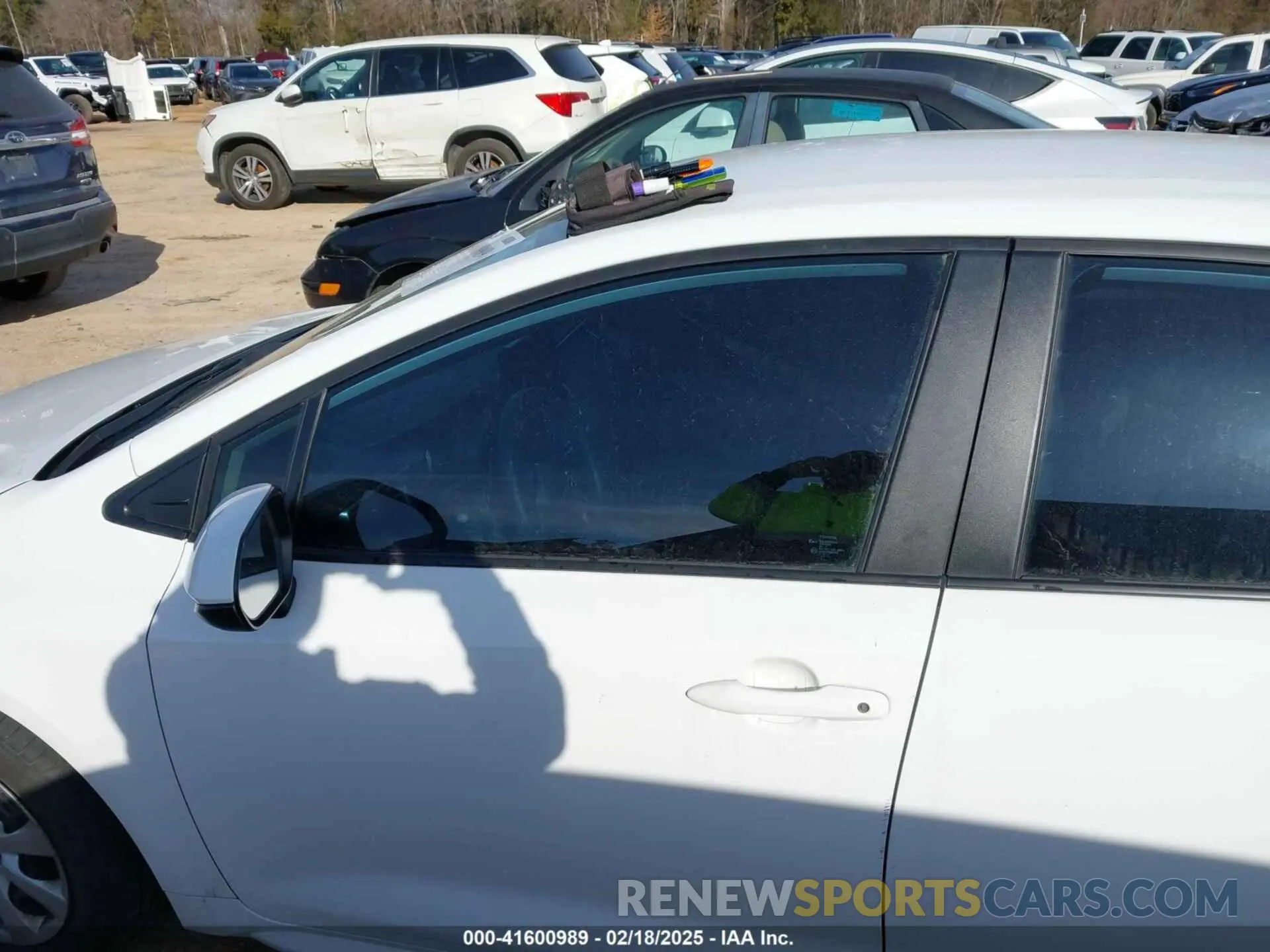 14 Photograph of a damaged car 5YFEPMAE6NP366304 TOYOTA COROLLA 2022