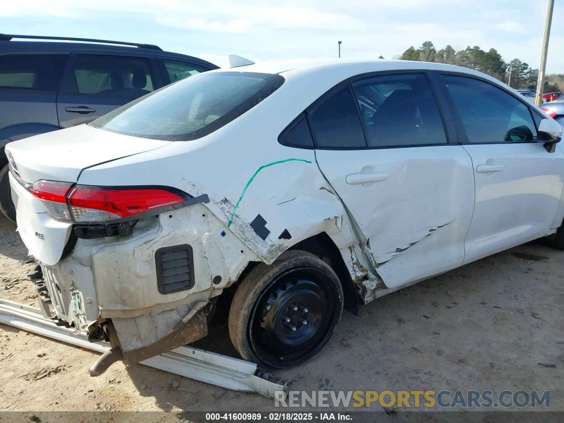 18 Photograph of a damaged car 5YFEPMAE6NP366304 TOYOTA COROLLA 2022