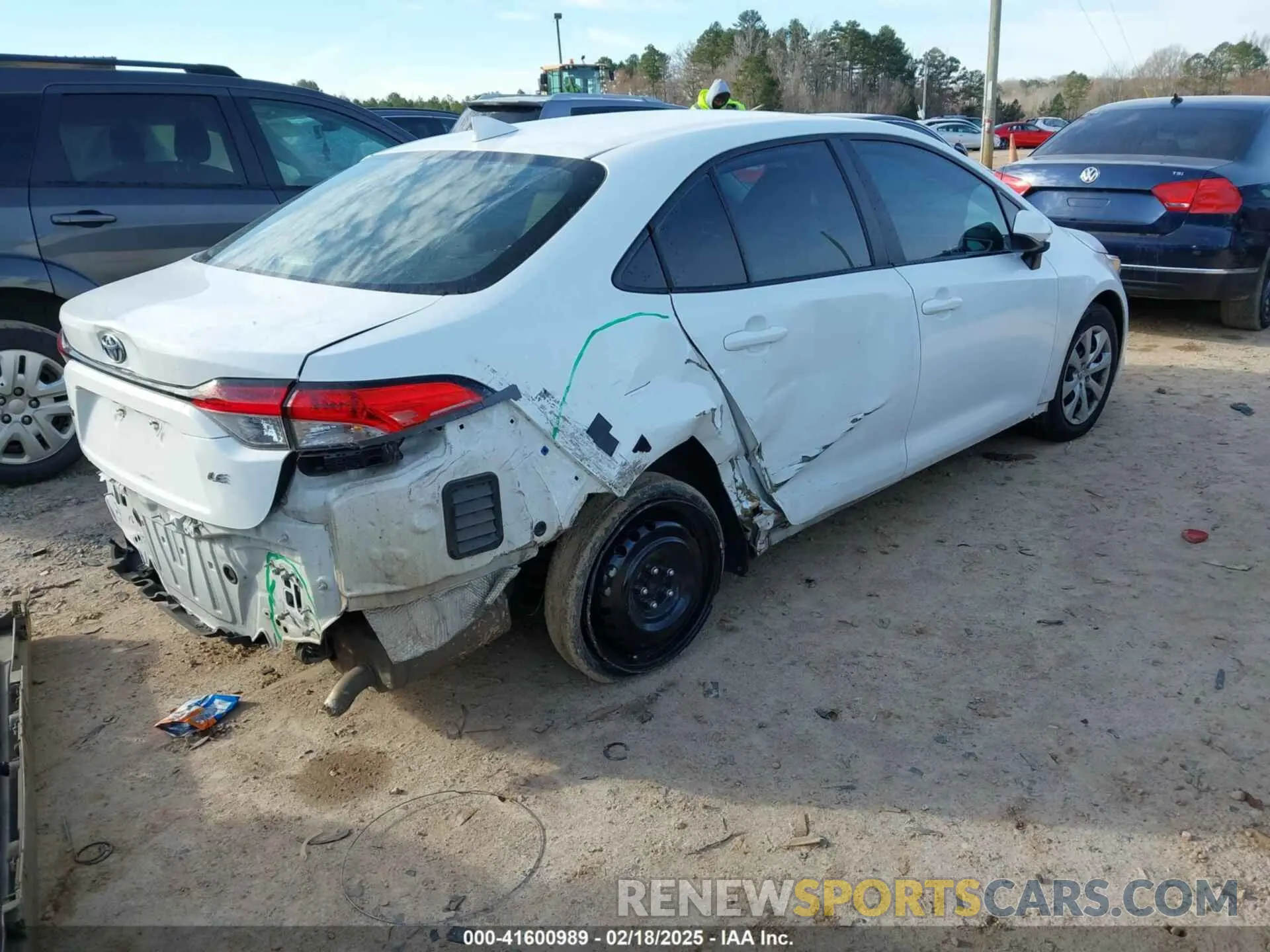 4 Photograph of a damaged car 5YFEPMAE6NP366304 TOYOTA COROLLA 2022