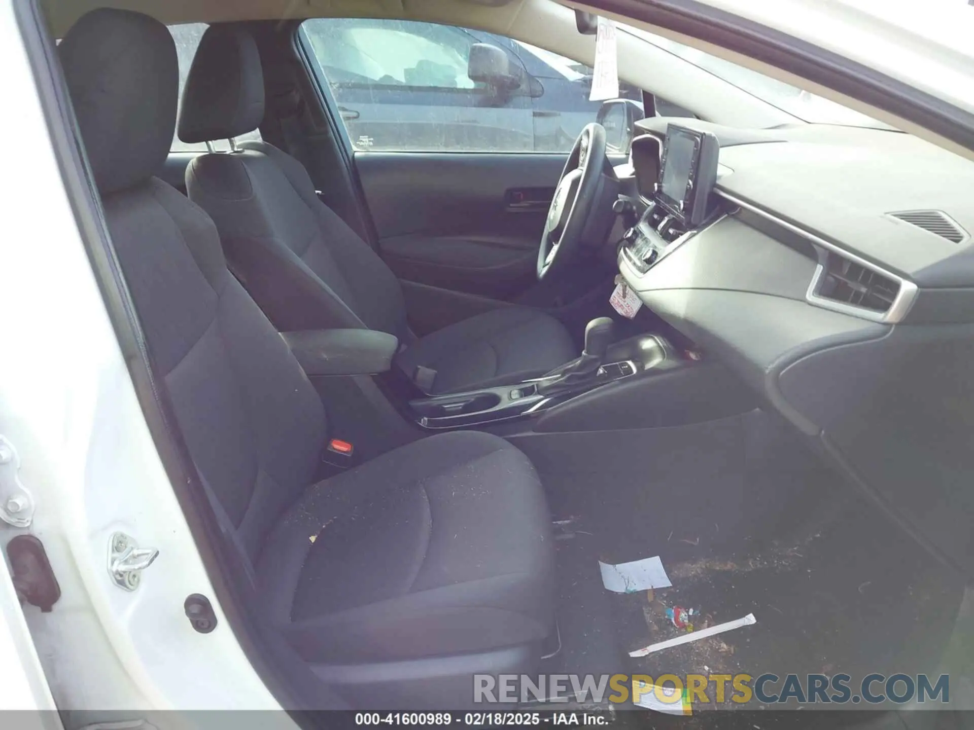 5 Photograph of a damaged car 5YFEPMAE6NP366304 TOYOTA COROLLA 2022