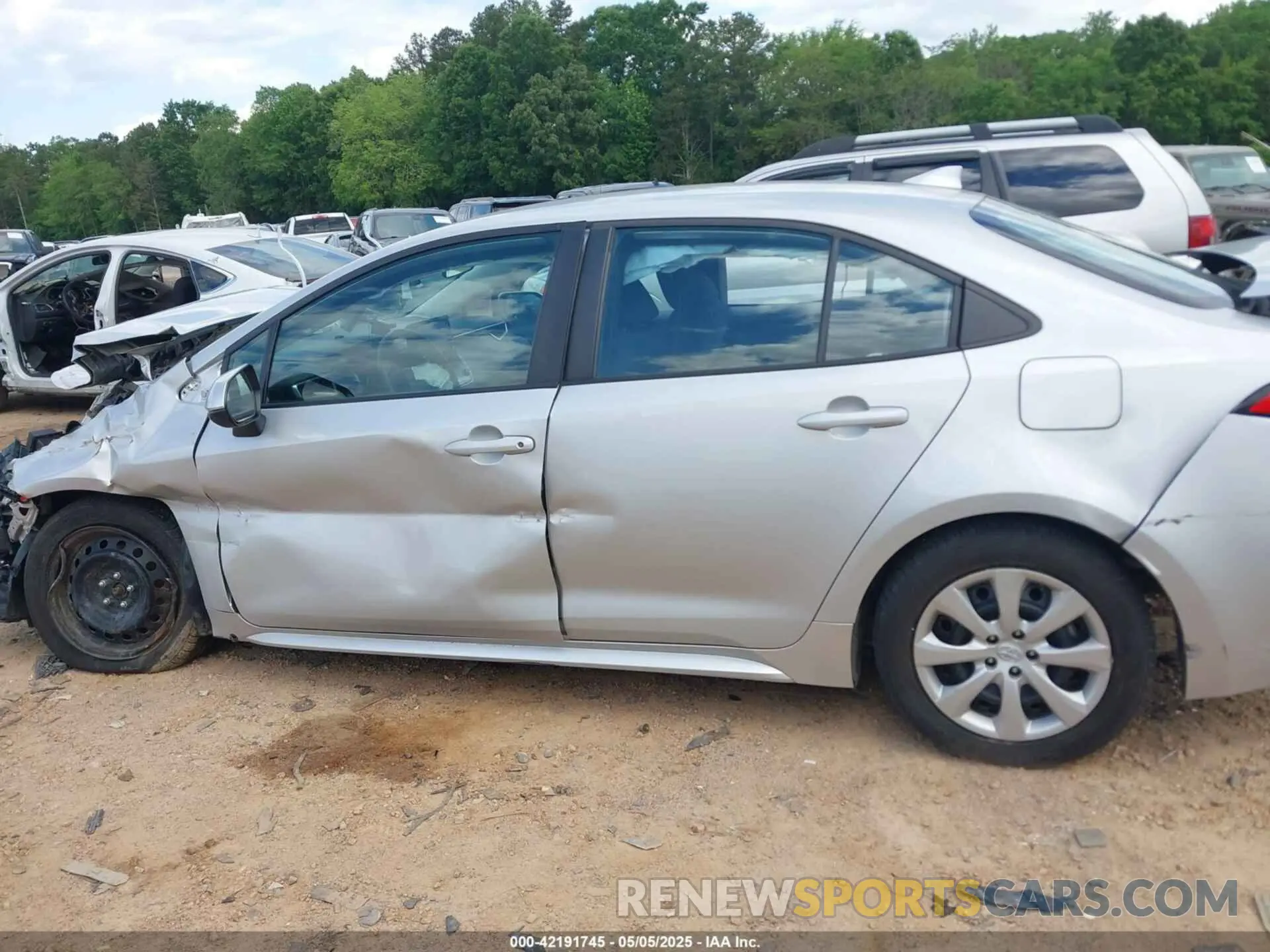 14 Photograph of a damaged car 5YFEPMAE6NP370739 TOYOTA COROLLA 2022