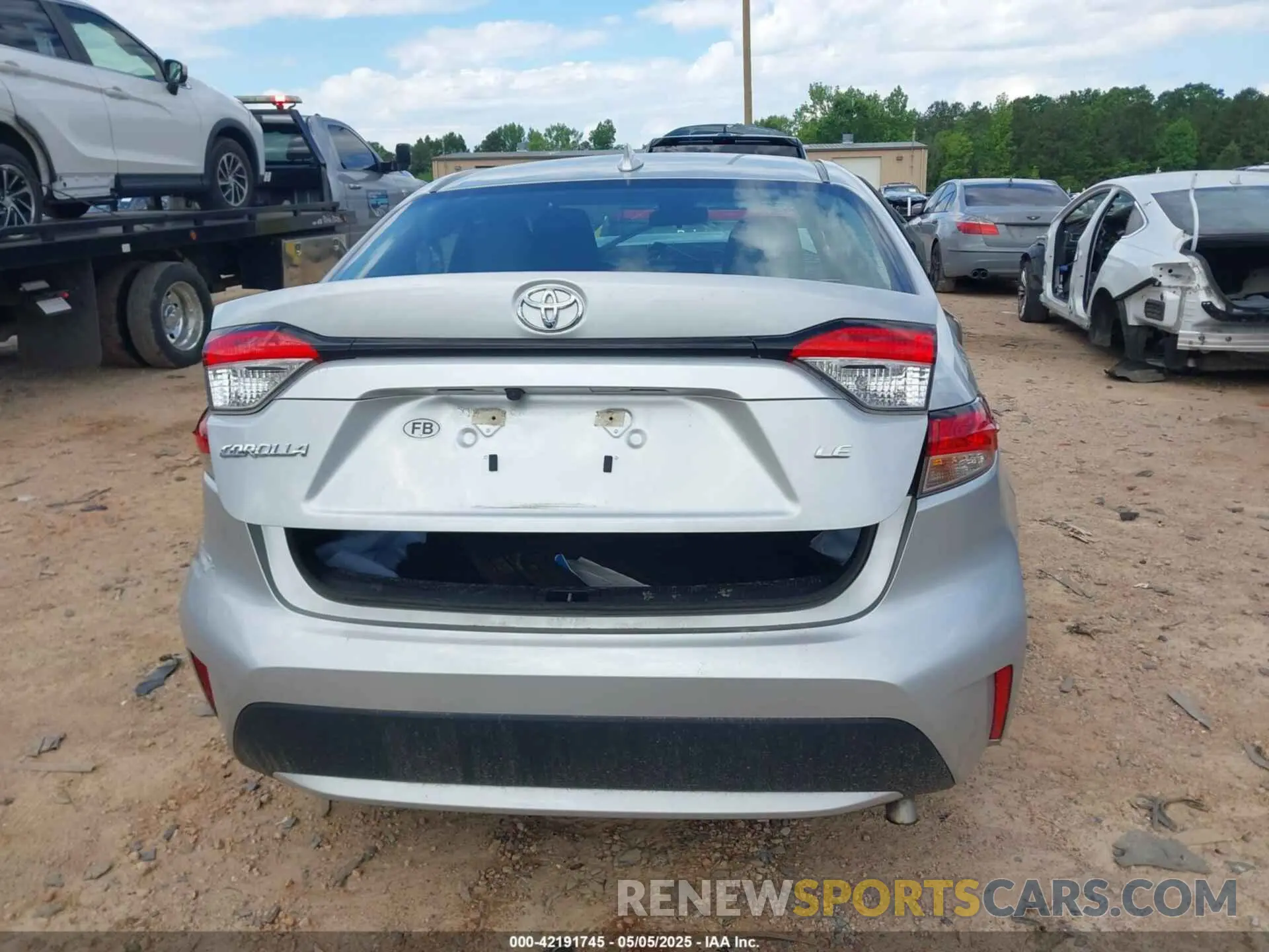 16 Photograph of a damaged car 5YFEPMAE6NP370739 TOYOTA COROLLA 2022