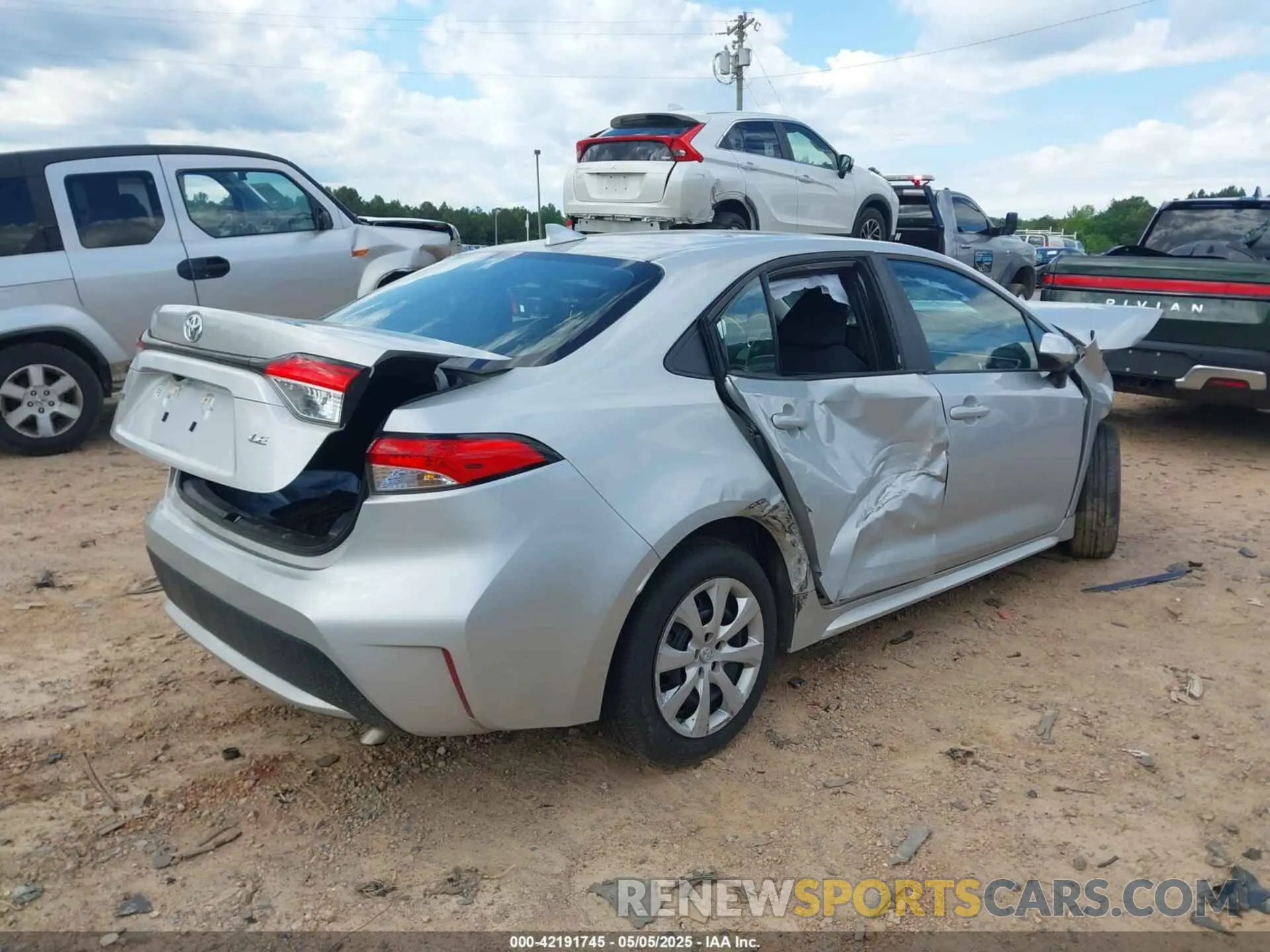 4 Photograph of a damaged car 5YFEPMAE6NP370739 TOYOTA COROLLA 2022