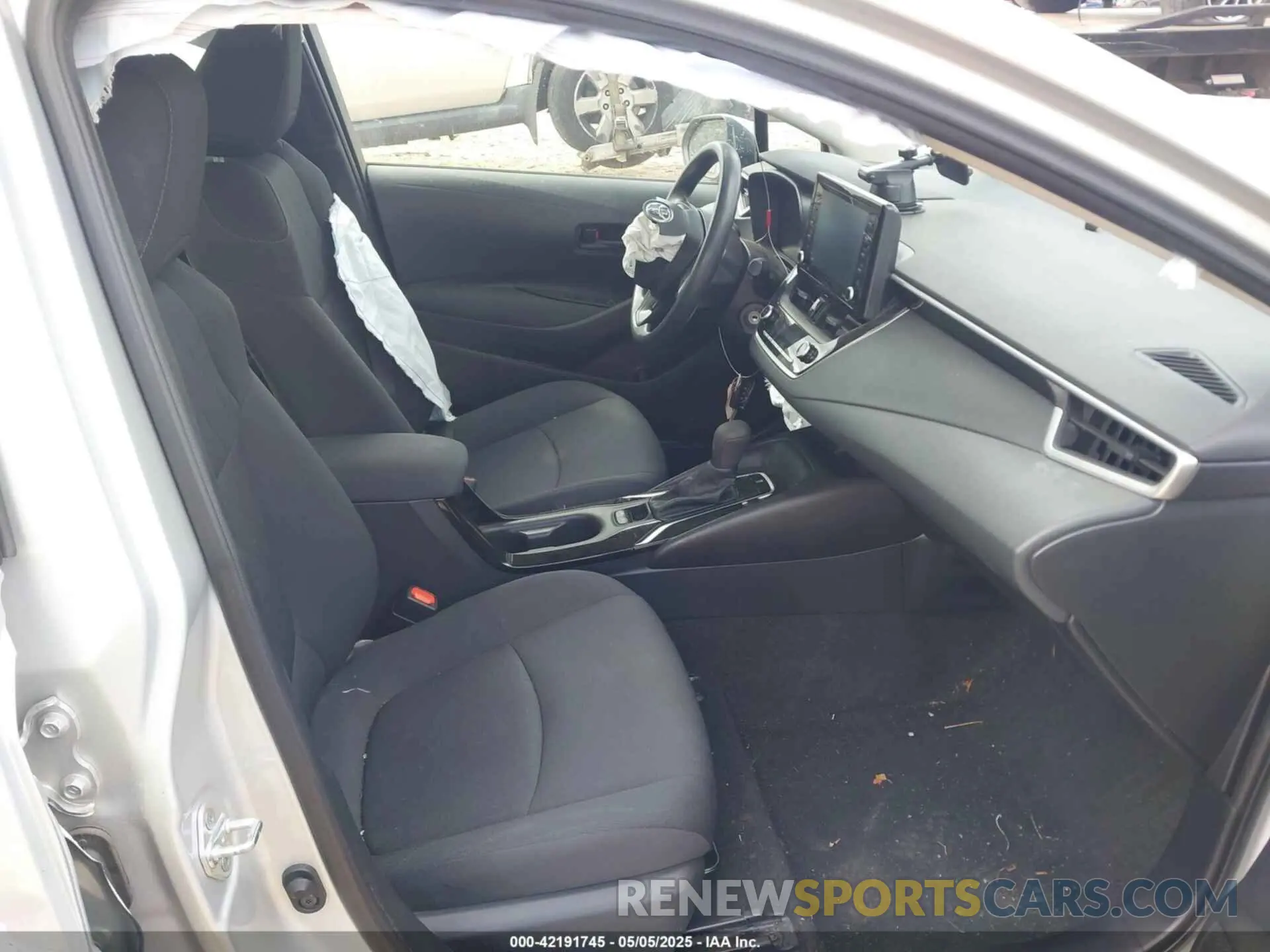 5 Photograph of a damaged car 5YFEPMAE6NP370739 TOYOTA COROLLA 2022