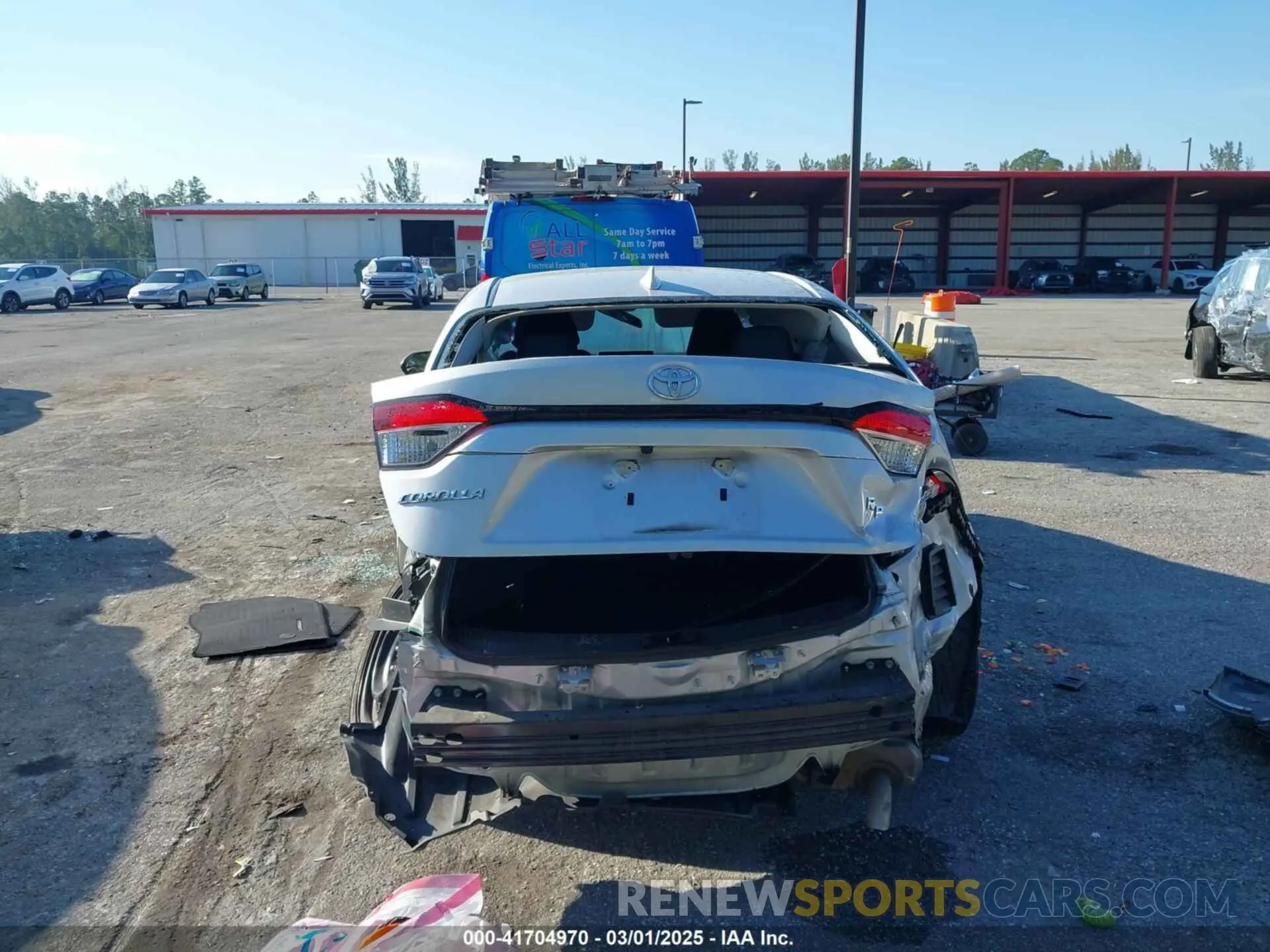 15 Photograph of a damaged car 5YFEPMAE7NP276286 TOYOTA COROLLA 2022