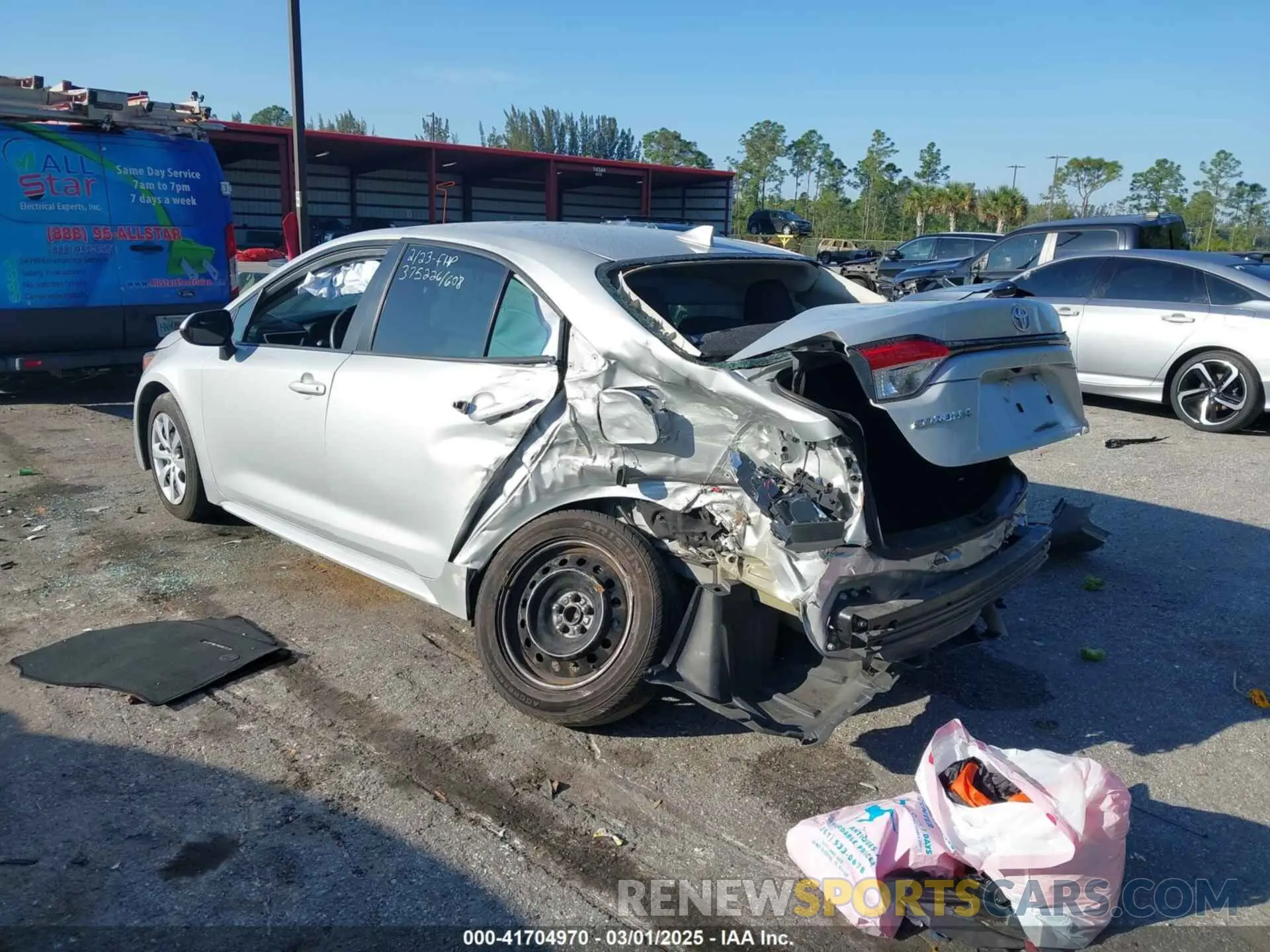 3 Photograph of a damaged car 5YFEPMAE7NP276286 TOYOTA COROLLA 2022