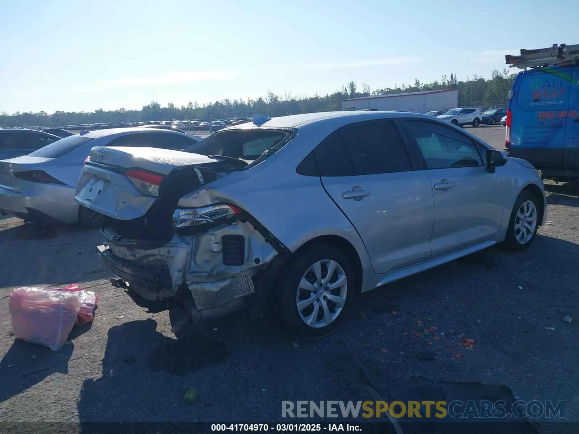 4 Photograph of a damaged car 5YFEPMAE7NP276286 TOYOTA COROLLA 2022
