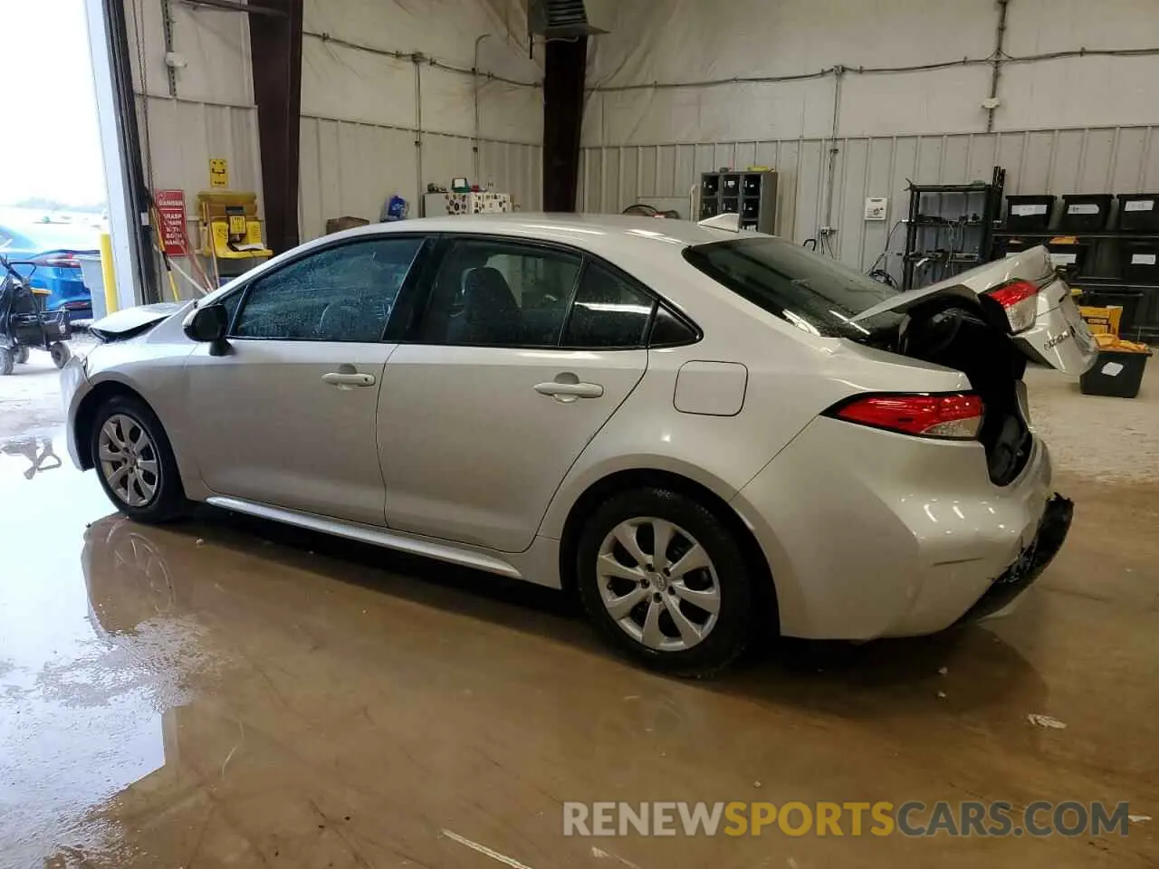 2 Photograph of a damaged car 5YFEPMAE7NP331416 TOYOTA COROLLA 2022