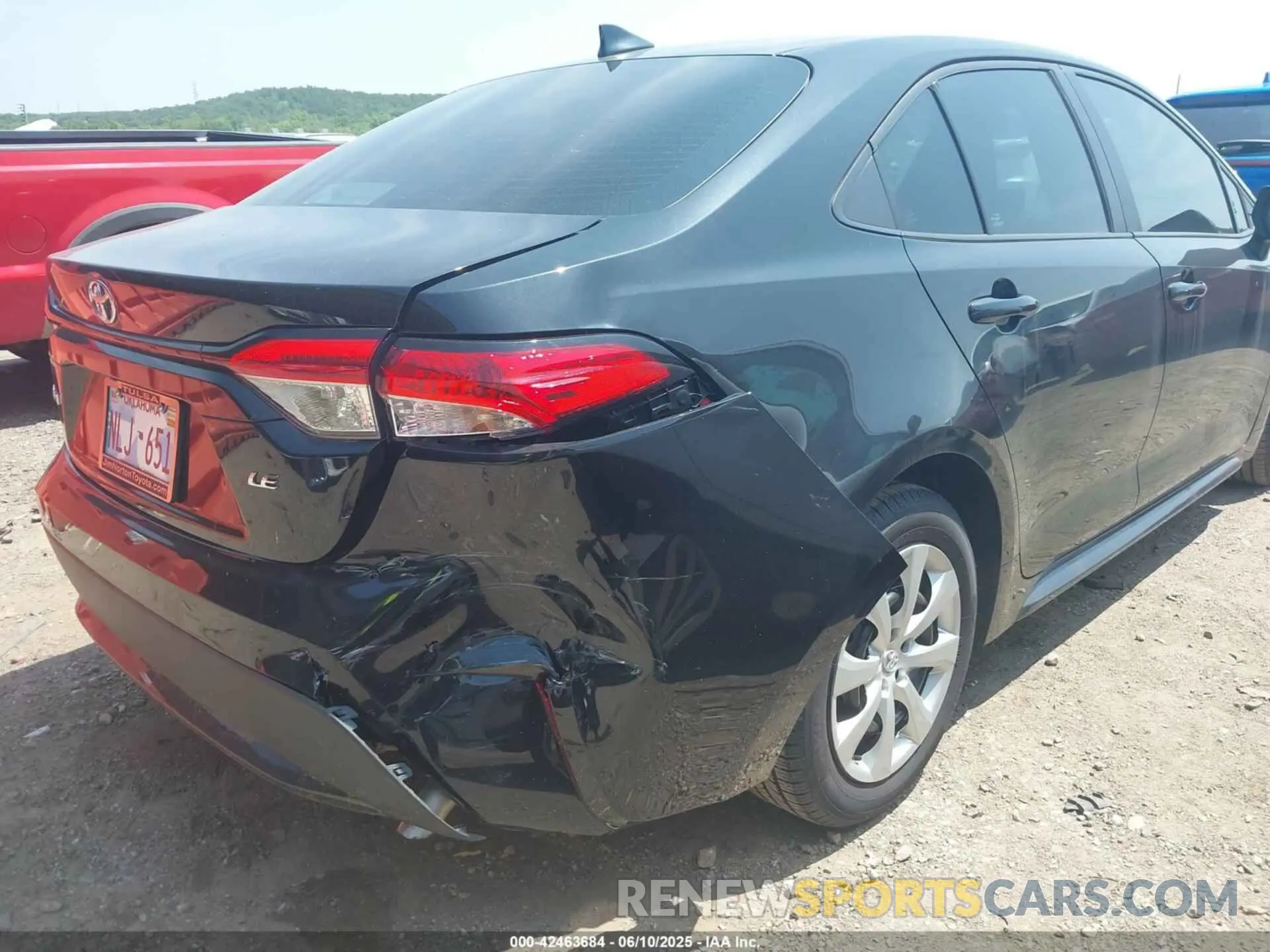 6 Photograph of a damaged car 5YFEPMAE7NP336079 TOYOTA COROLLA 2022