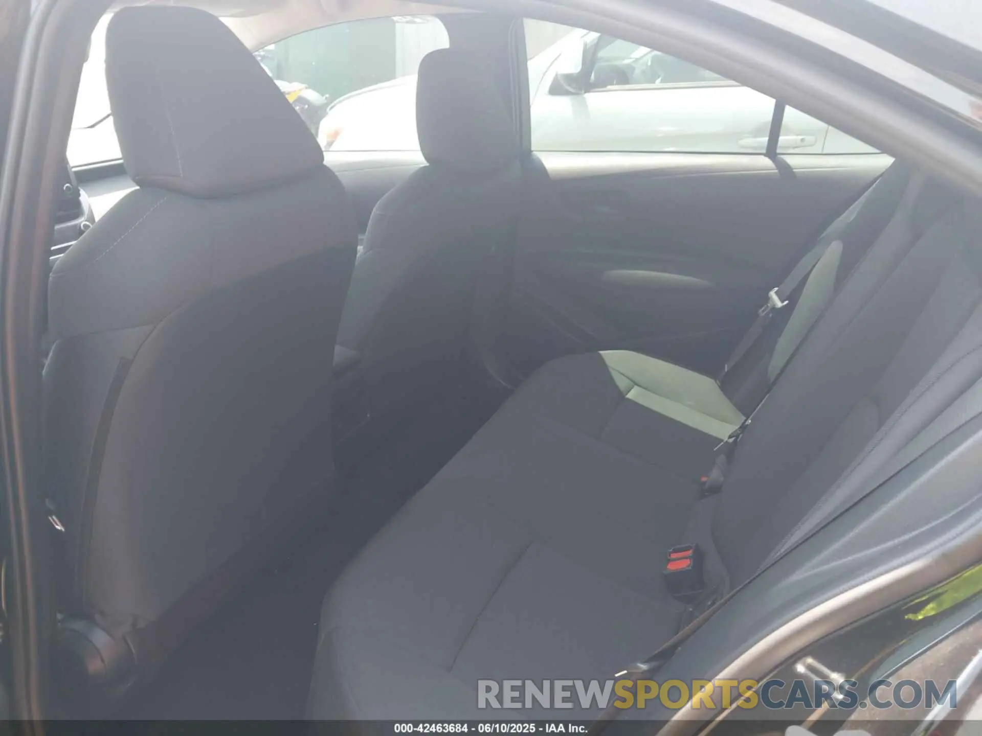8 Photograph of a damaged car 5YFEPMAE7NP336079 TOYOTA COROLLA 2022
