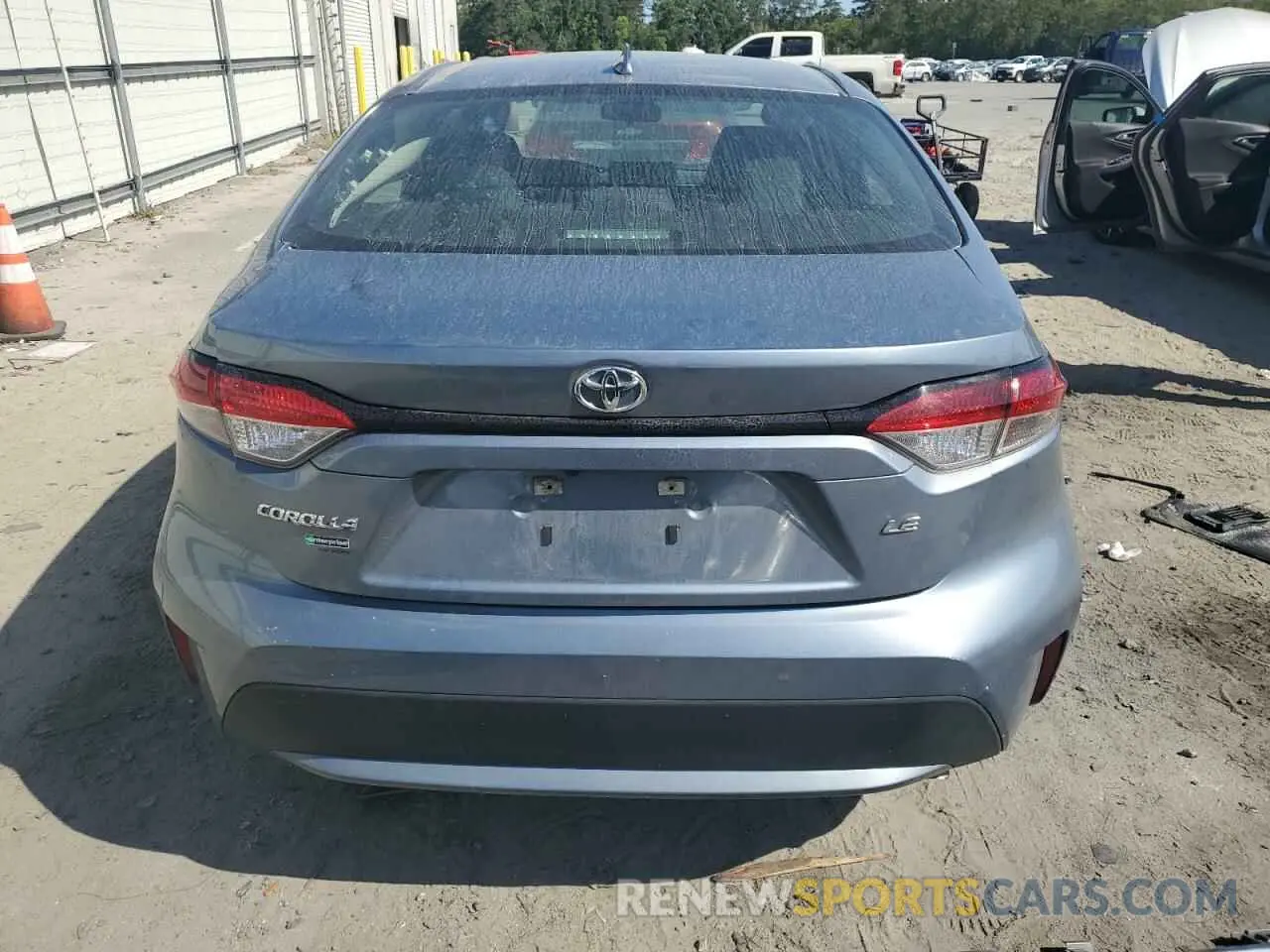 6 Photograph of a damaged car 5YFEPMAE7NP353304 TOYOTA COROLLA 2022