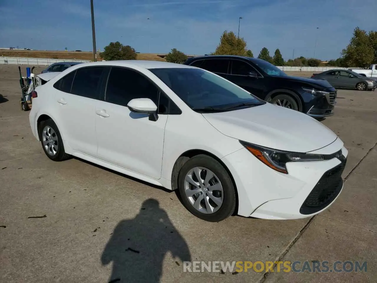 4 Photograph of a damaged car 5YFEPMAE7NP361080 TOYOTA COROLLA 2022