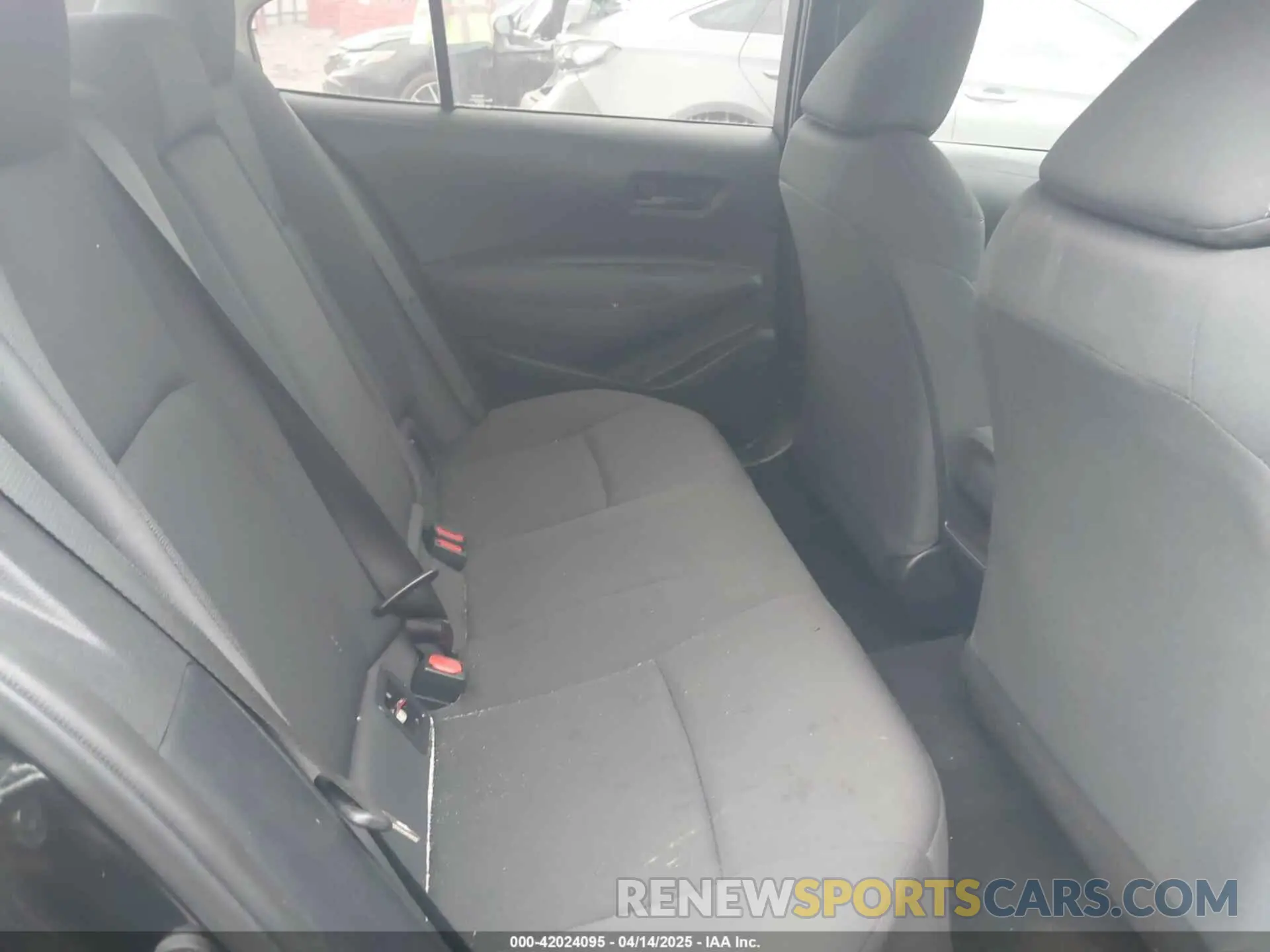 8 Photograph of a damaged car 5YFEPMAE7NP378994 TOYOTA COROLLA 2022