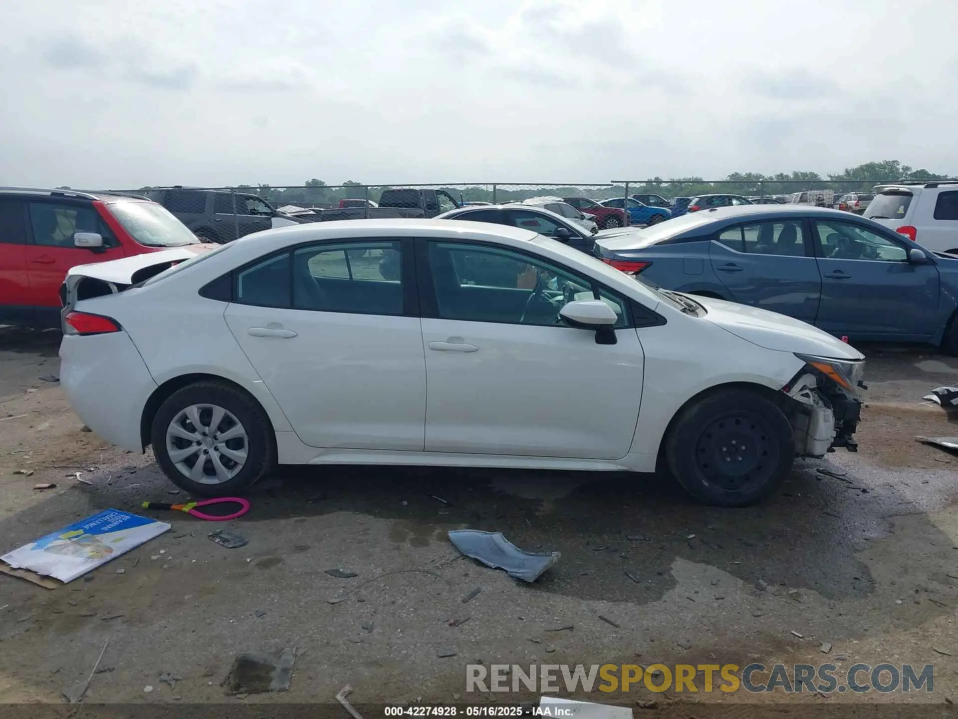 13 Photograph of a damaged car 5YFEPMAE8NP272795 TOYOTA COROLLA 2022