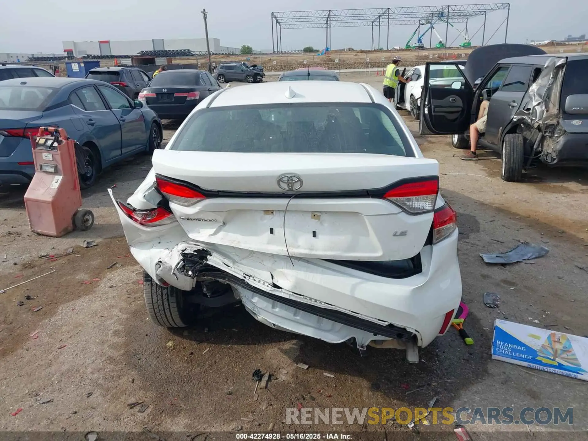 16 Photograph of a damaged car 5YFEPMAE8NP272795 TOYOTA COROLLA 2022