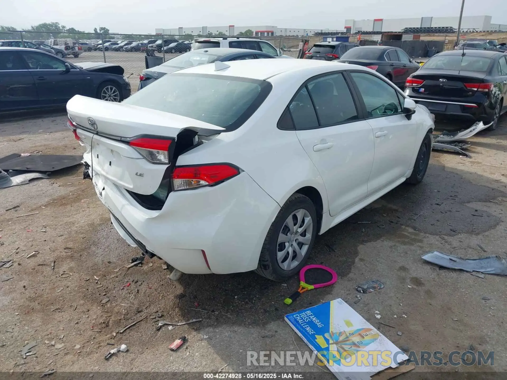 4 Photograph of a damaged car 5YFEPMAE8NP272795 TOYOTA COROLLA 2022
