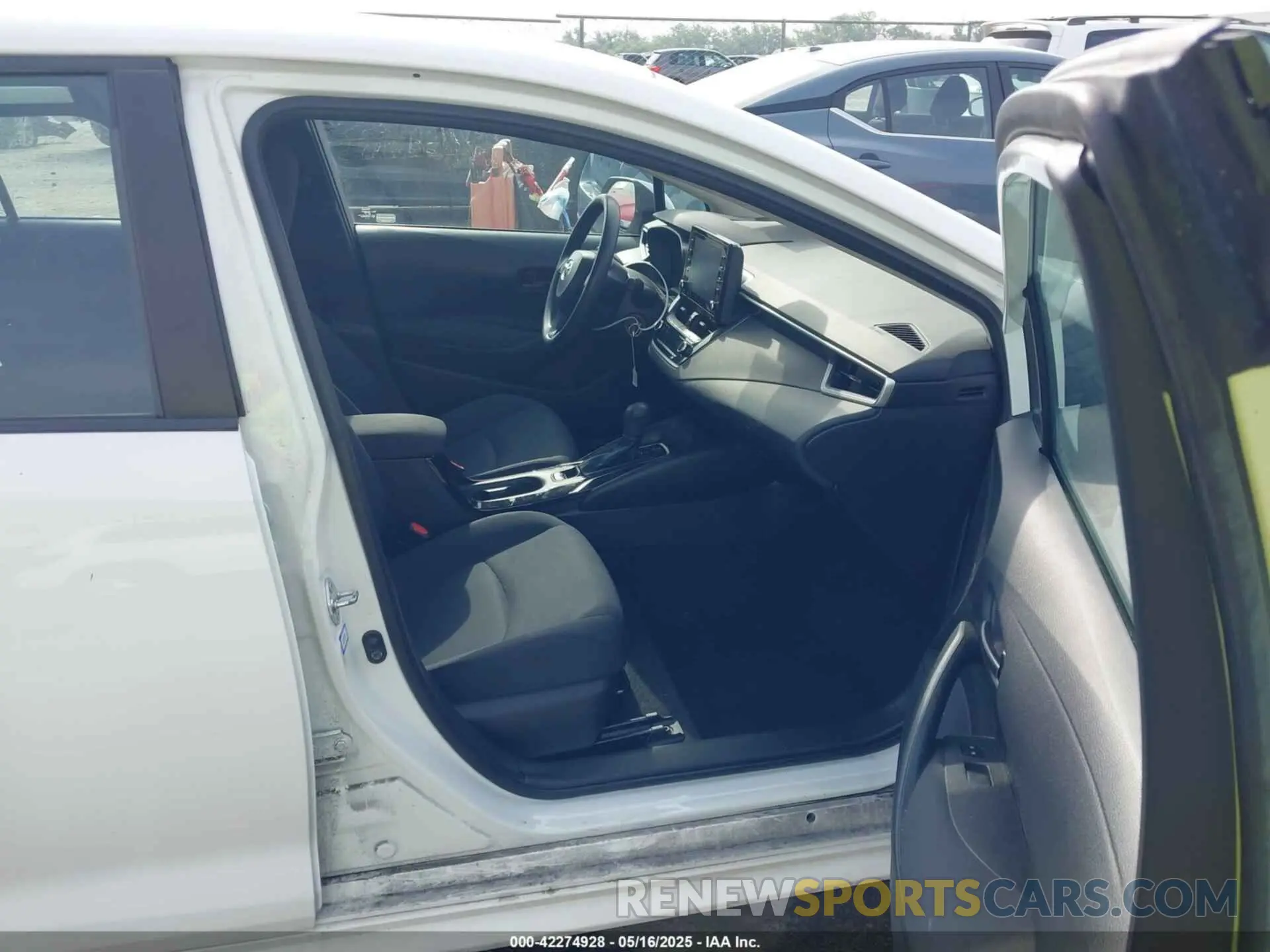 5 Photograph of a damaged car 5YFEPMAE8NP272795 TOYOTA COROLLA 2022