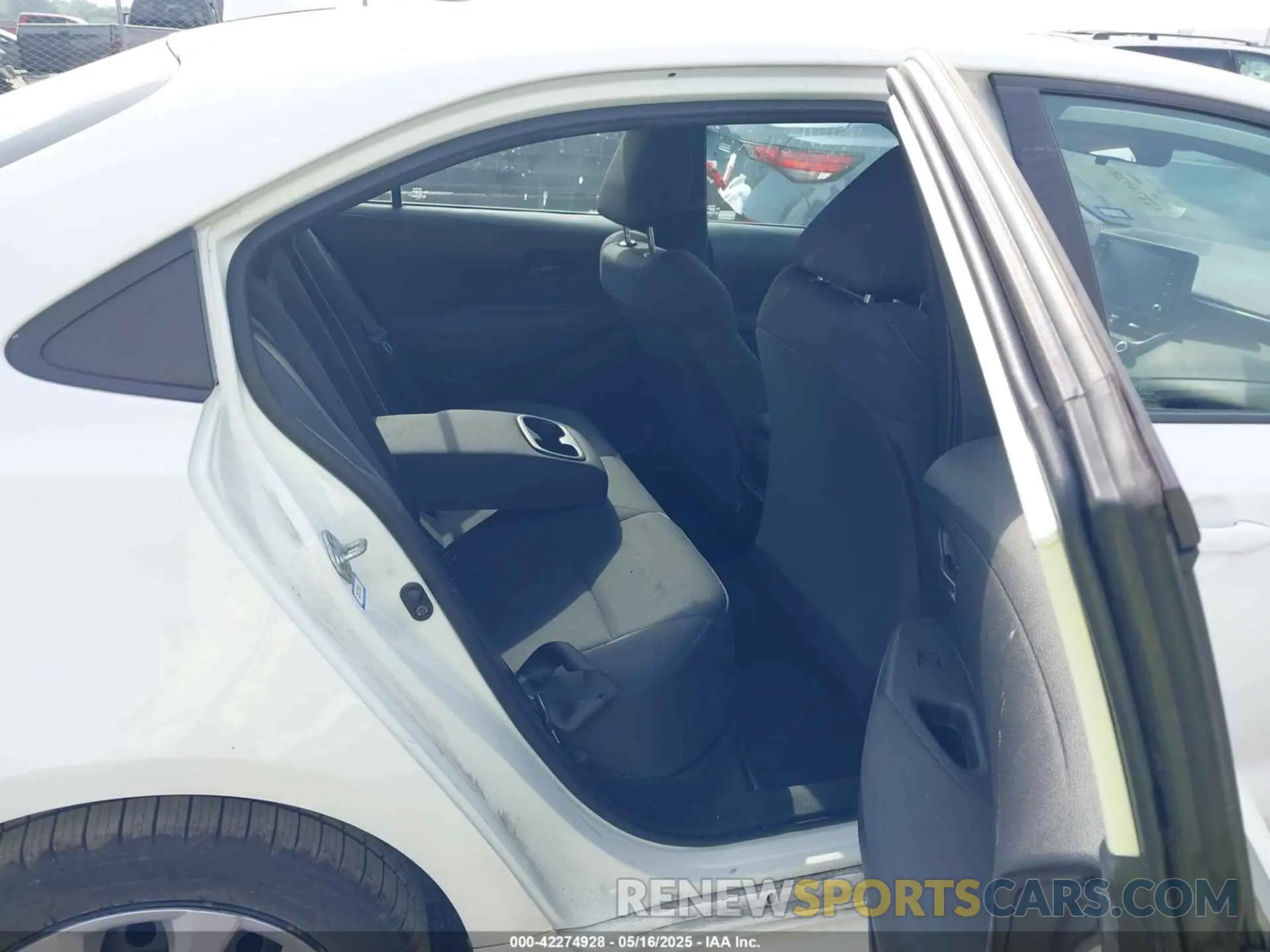 8 Photograph of a damaged car 5YFEPMAE8NP272795 TOYOTA COROLLA 2022