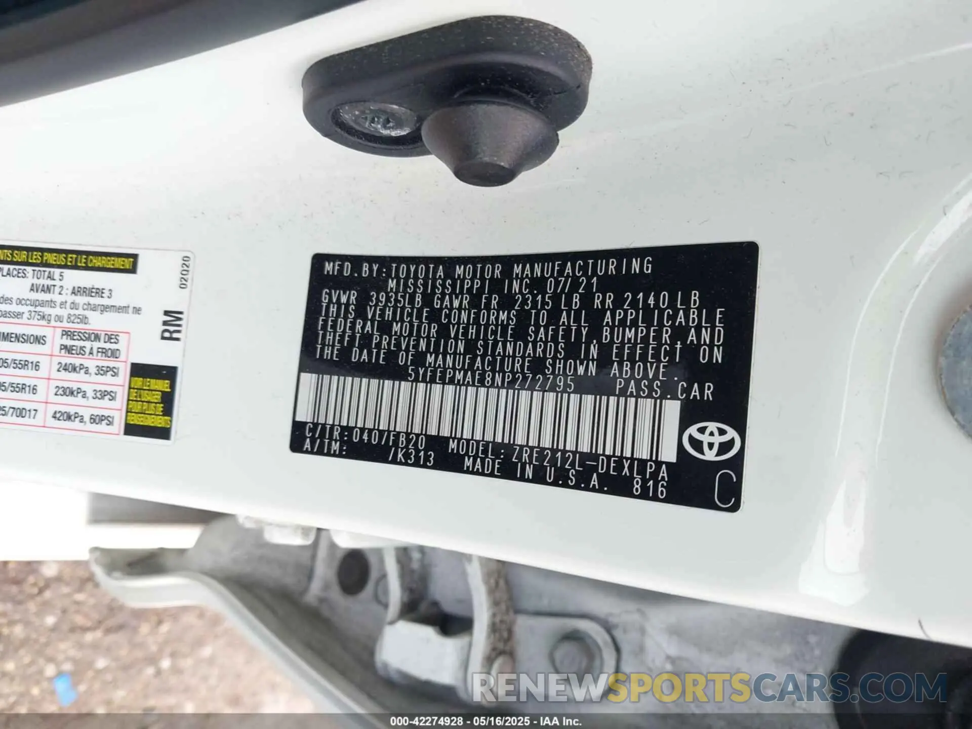 9 Photograph of a damaged car 5YFEPMAE8NP272795 TOYOTA COROLLA 2022