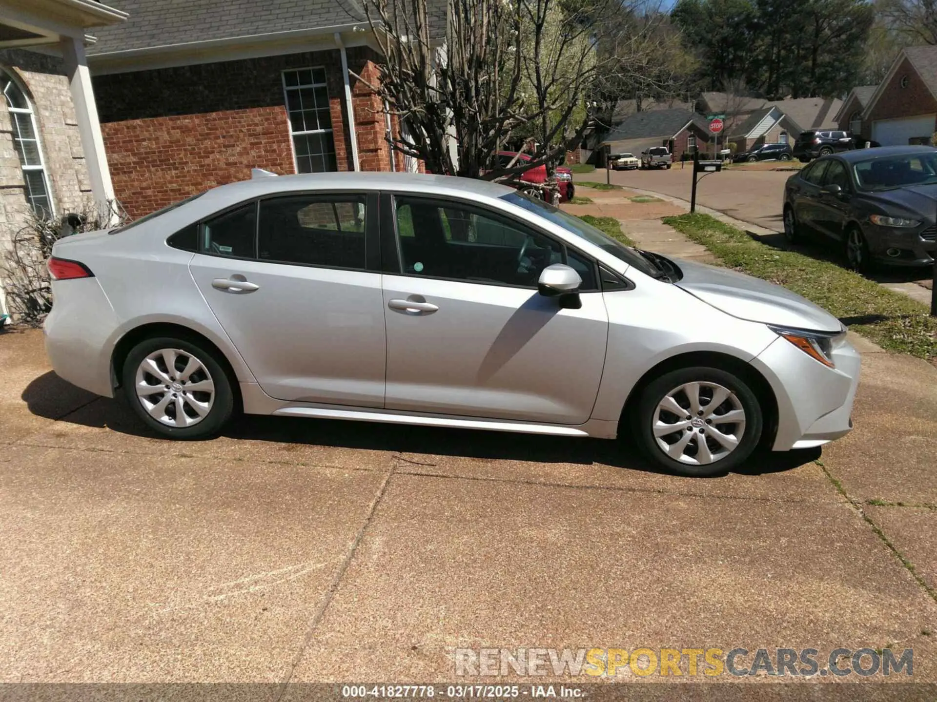 13 Photograph of a damaged car 5YFEPMAE8NP273025 TOYOTA COROLLA 2022