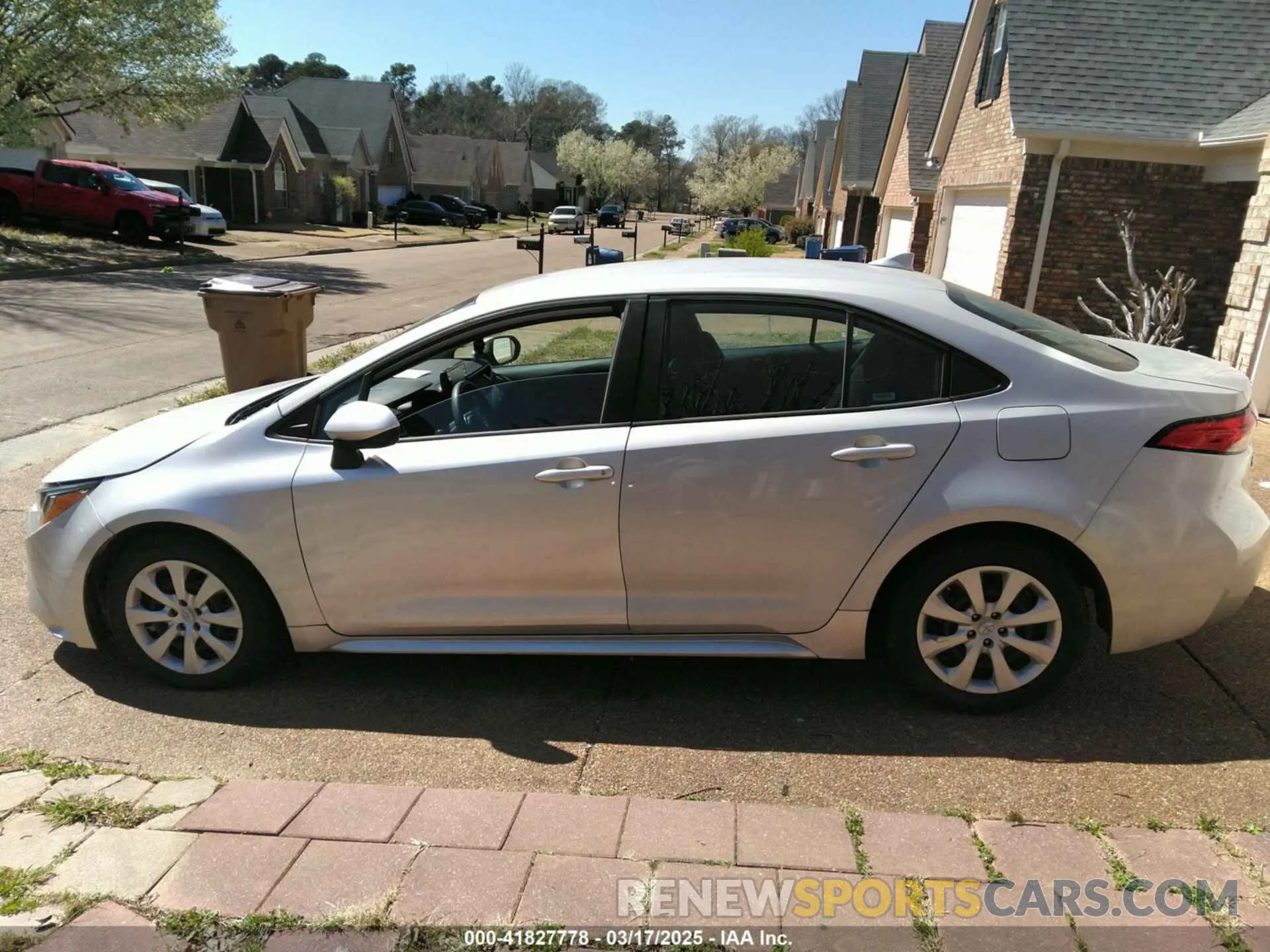 14 Photograph of a damaged car 5YFEPMAE8NP273025 TOYOTA COROLLA 2022