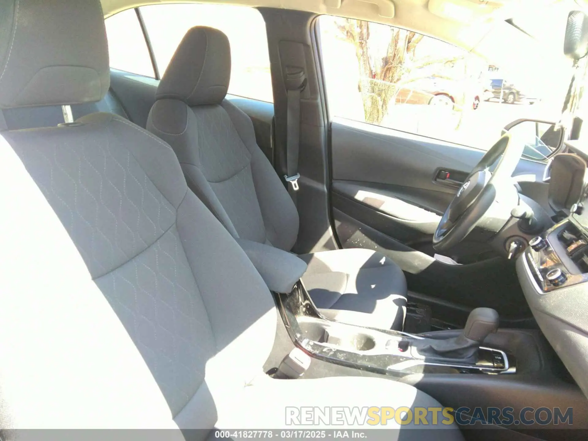 5 Photograph of a damaged car 5YFEPMAE8NP273025 TOYOTA COROLLA 2022