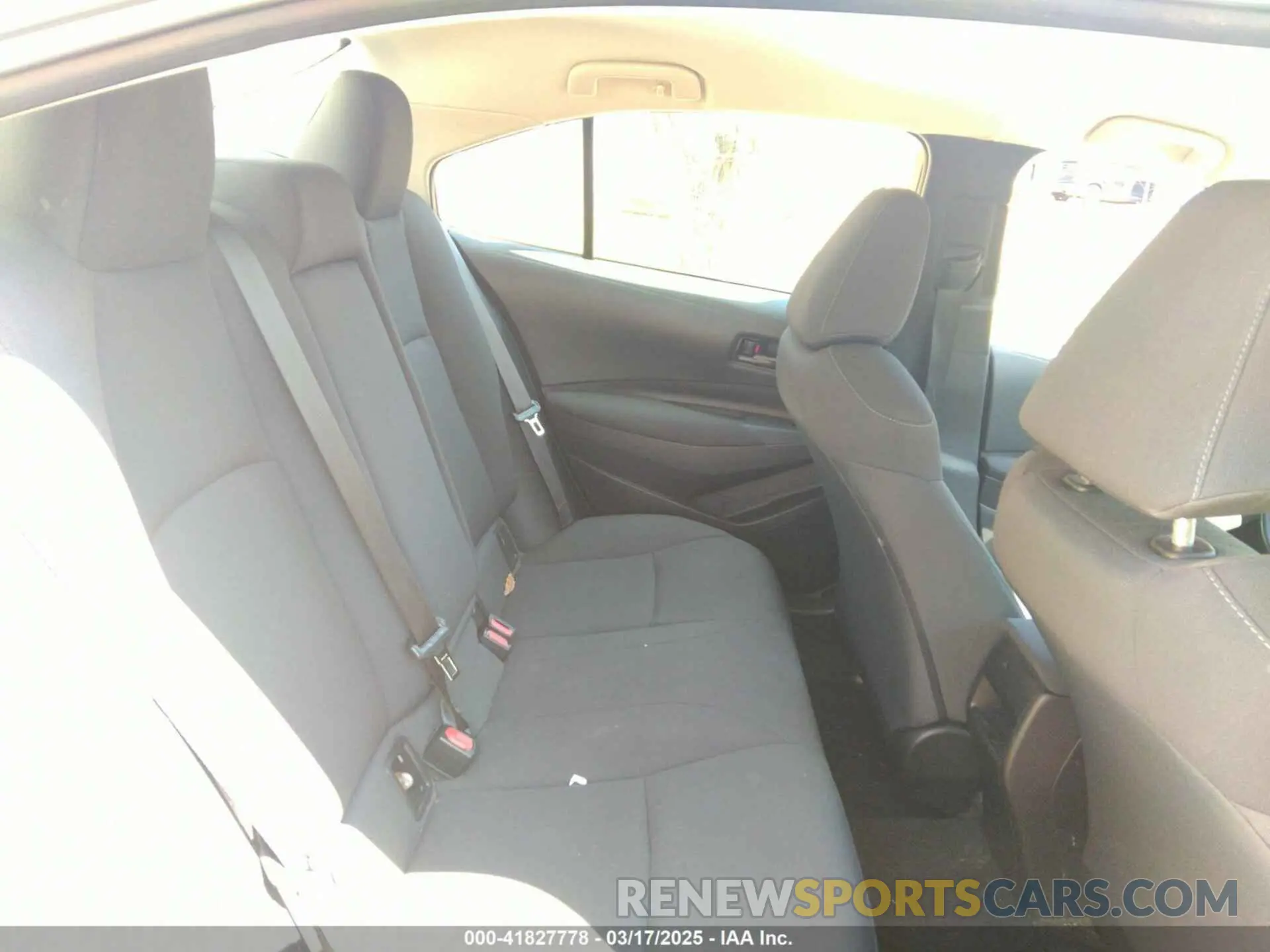 8 Photograph of a damaged car 5YFEPMAE8NP273025 TOYOTA COROLLA 2022