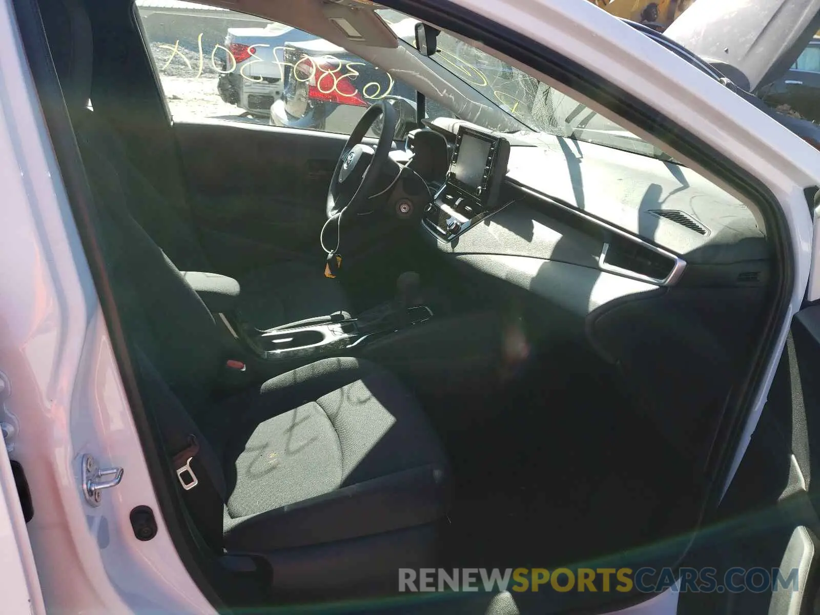 5 Photograph of a damaged car 5YFEPMAE8NP280024 TOYOTA COROLLA 2022