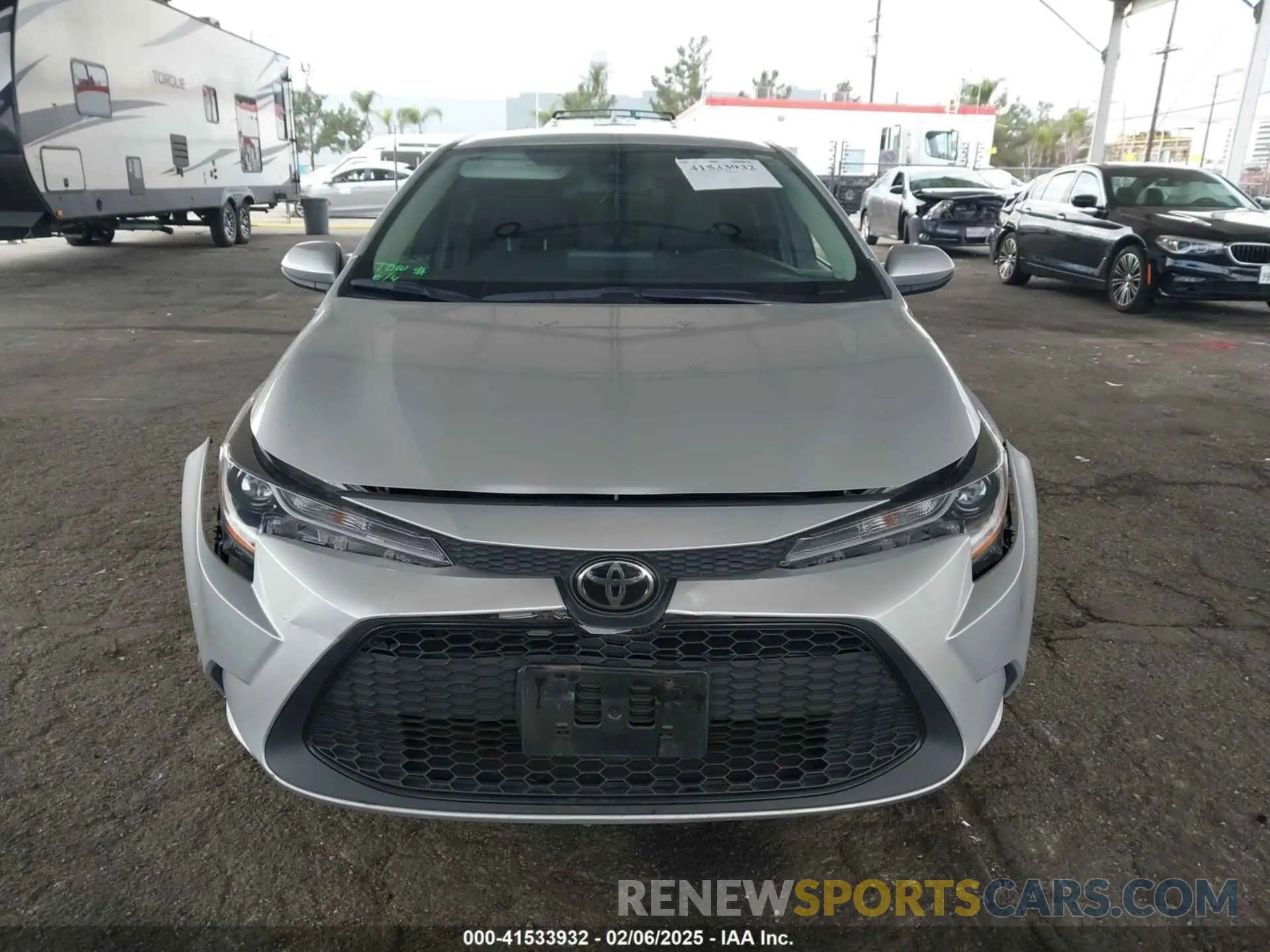 12 Photograph of a damaged car 5YFEPMAE8NP309246 TOYOTA COROLLA 2022
