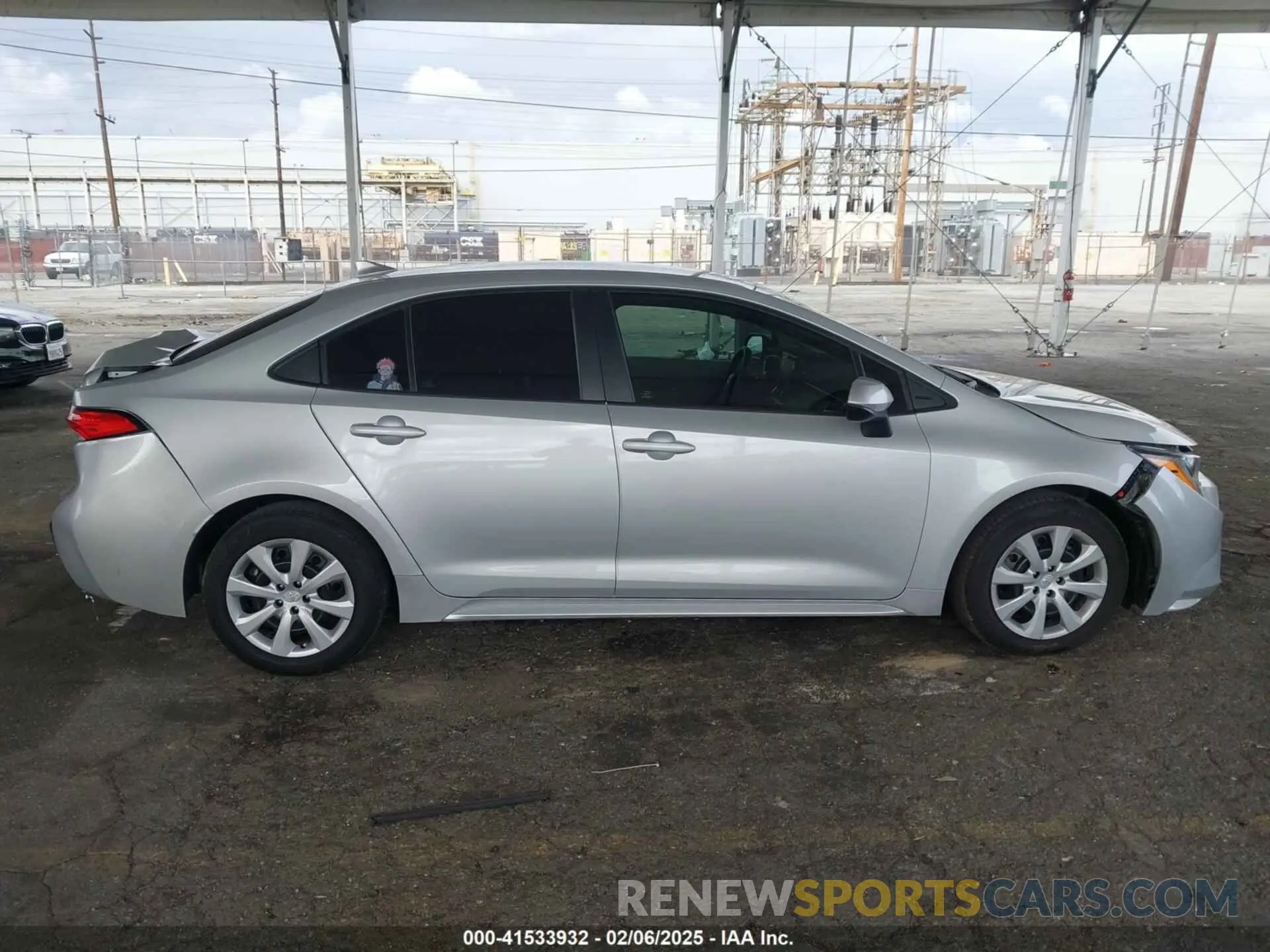 13 Photograph of a damaged car 5YFEPMAE8NP309246 TOYOTA COROLLA 2022