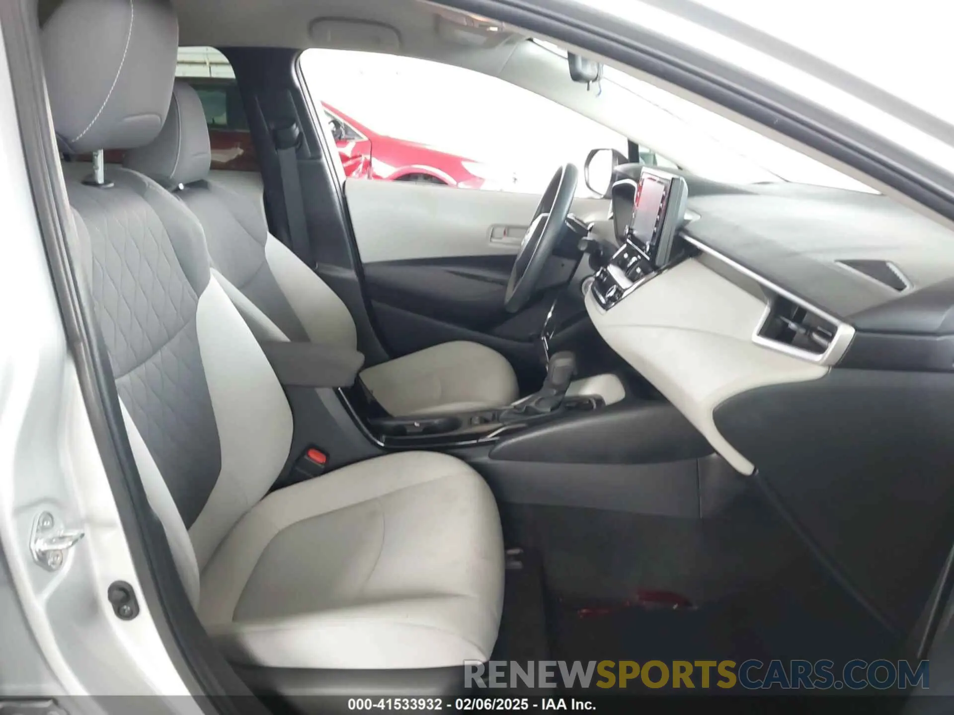 5 Photograph of a damaged car 5YFEPMAE8NP309246 TOYOTA COROLLA 2022