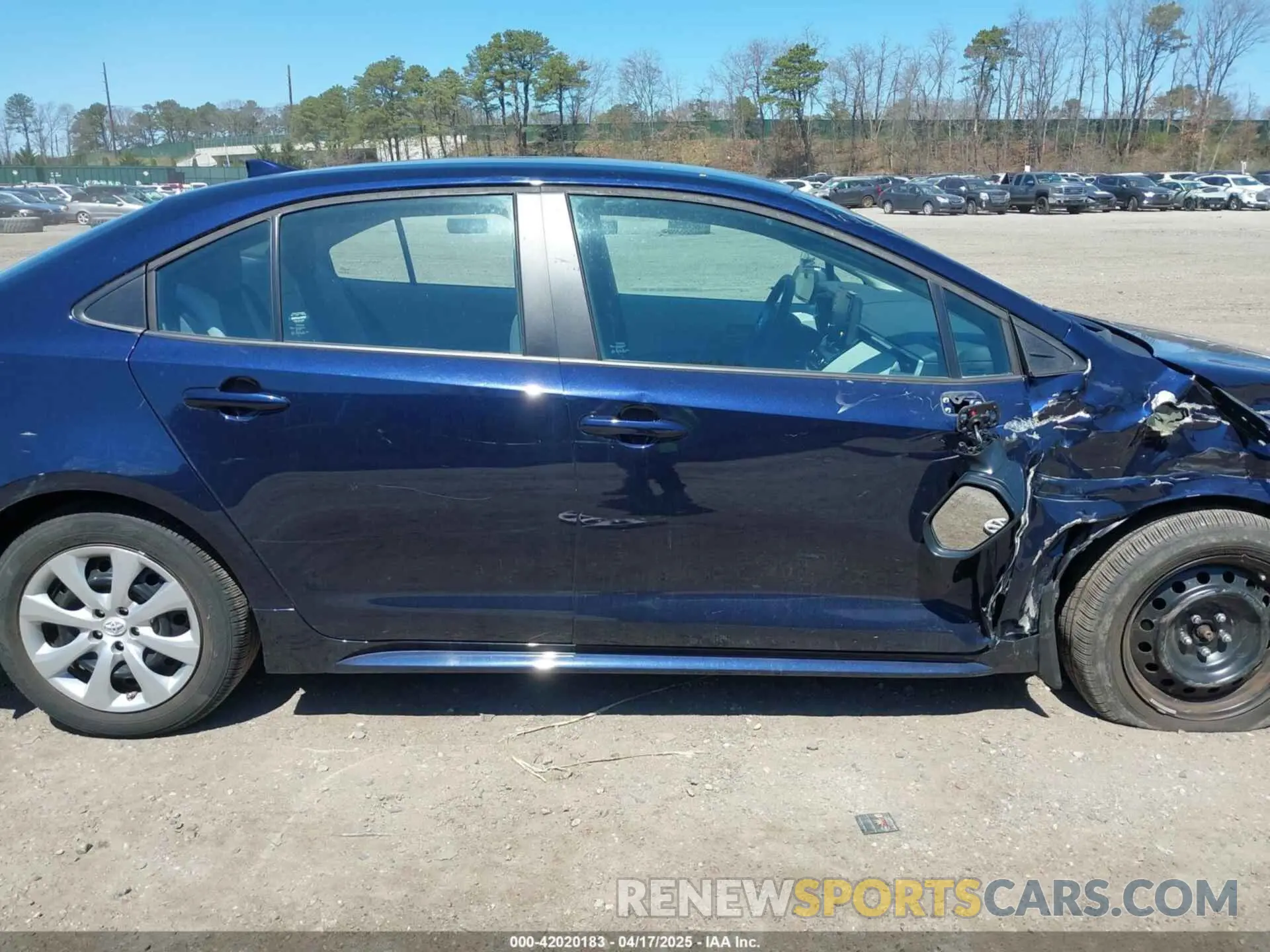 13 Photograph of a damaged car 5YFEPMAE8NP320053 TOYOTA COROLLA 2022