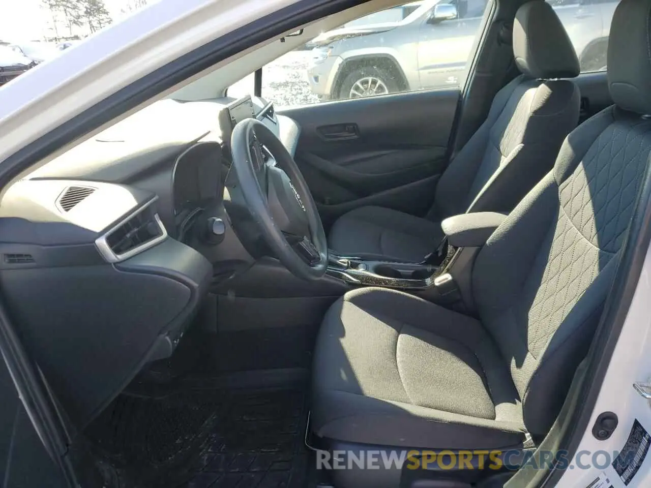 7 Photograph of a damaged car 5YFEPMAE8NP323972 TOYOTA COROLLA 2022