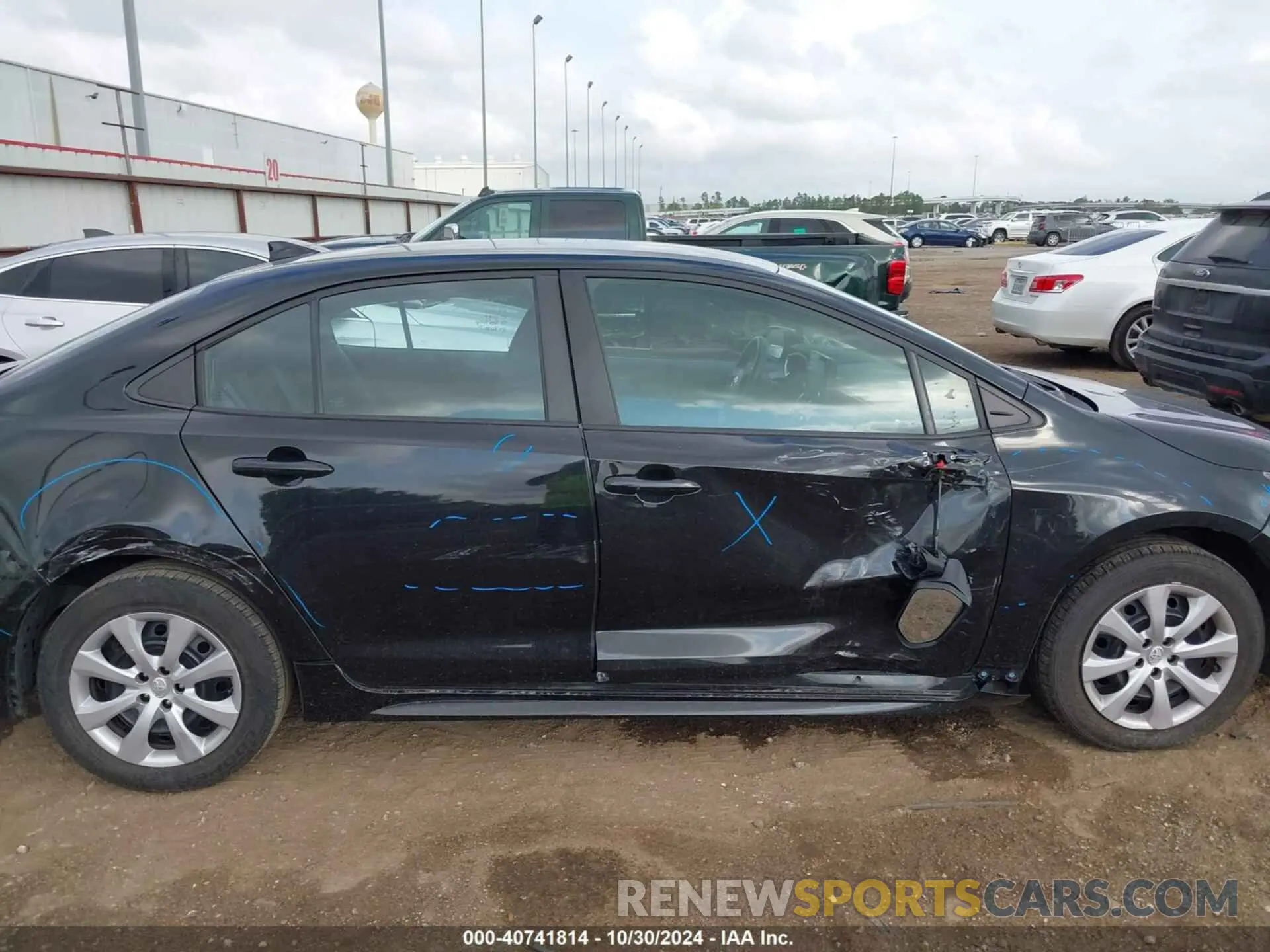 13 Photograph of a damaged car 5YFEPMAE8NP324927 TOYOTA COROLLA 2022