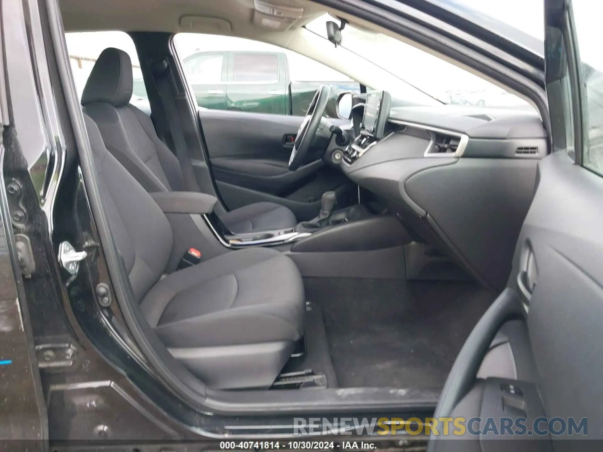 5 Photograph of a damaged car 5YFEPMAE8NP324927 TOYOTA COROLLA 2022