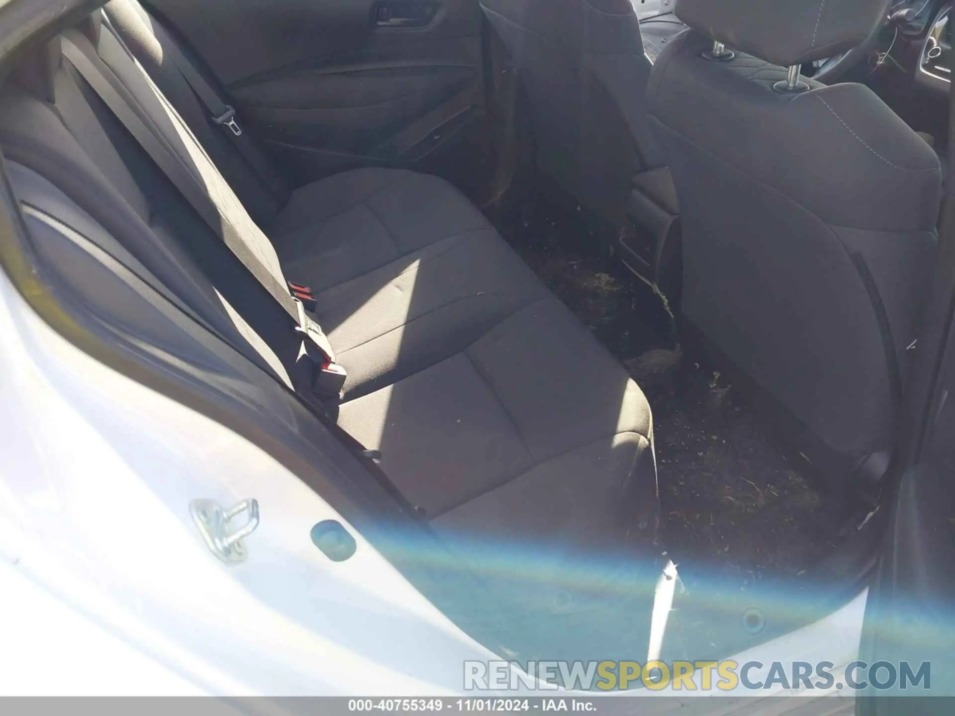 8 Photograph of a damaged car 5YFEPMAE8NP325401 TOYOTA COROLLA 2022