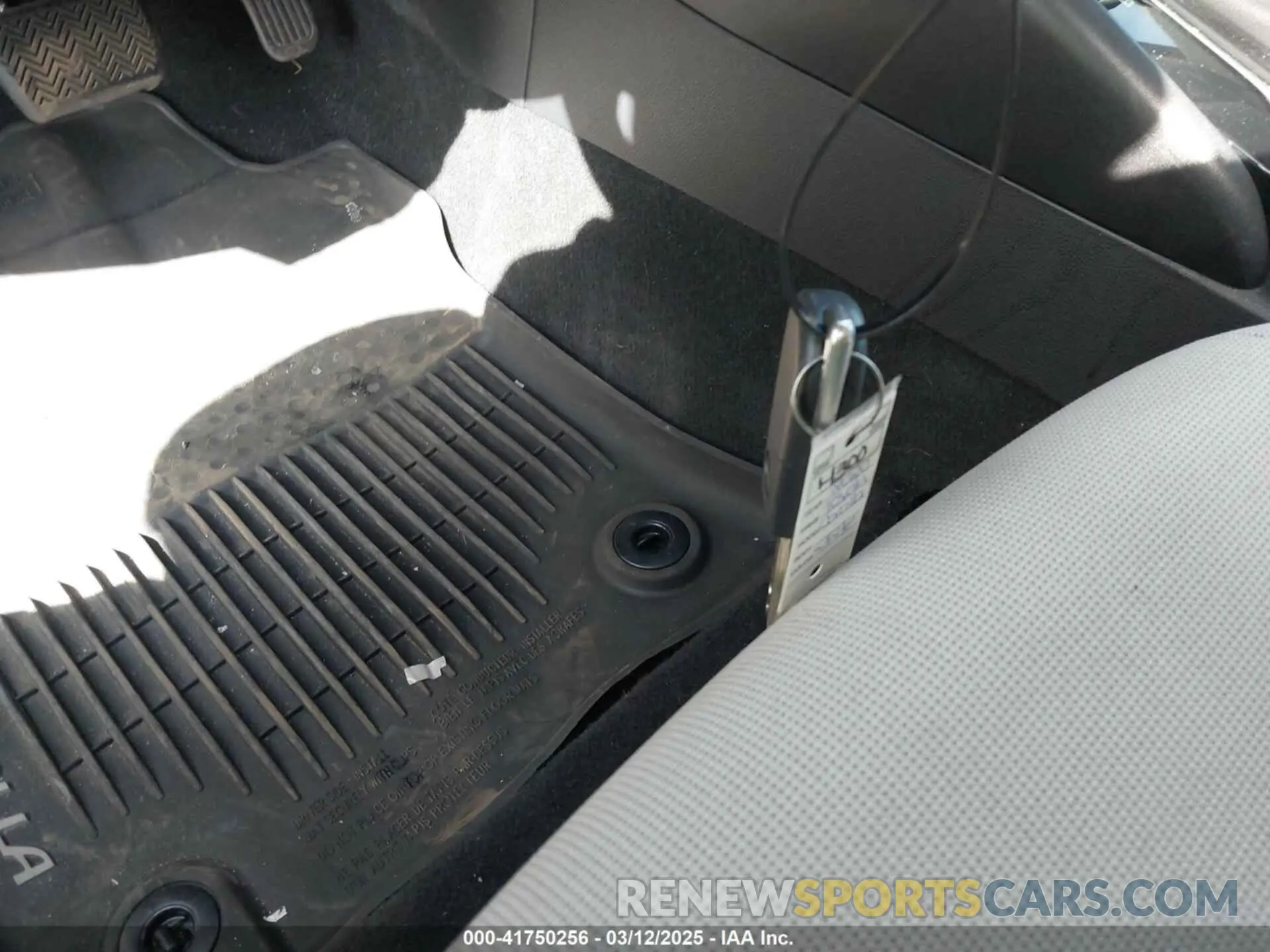 11 Photograph of a damaged car 5YFEPMAE8NP338150 TOYOTA COROLLA 2022