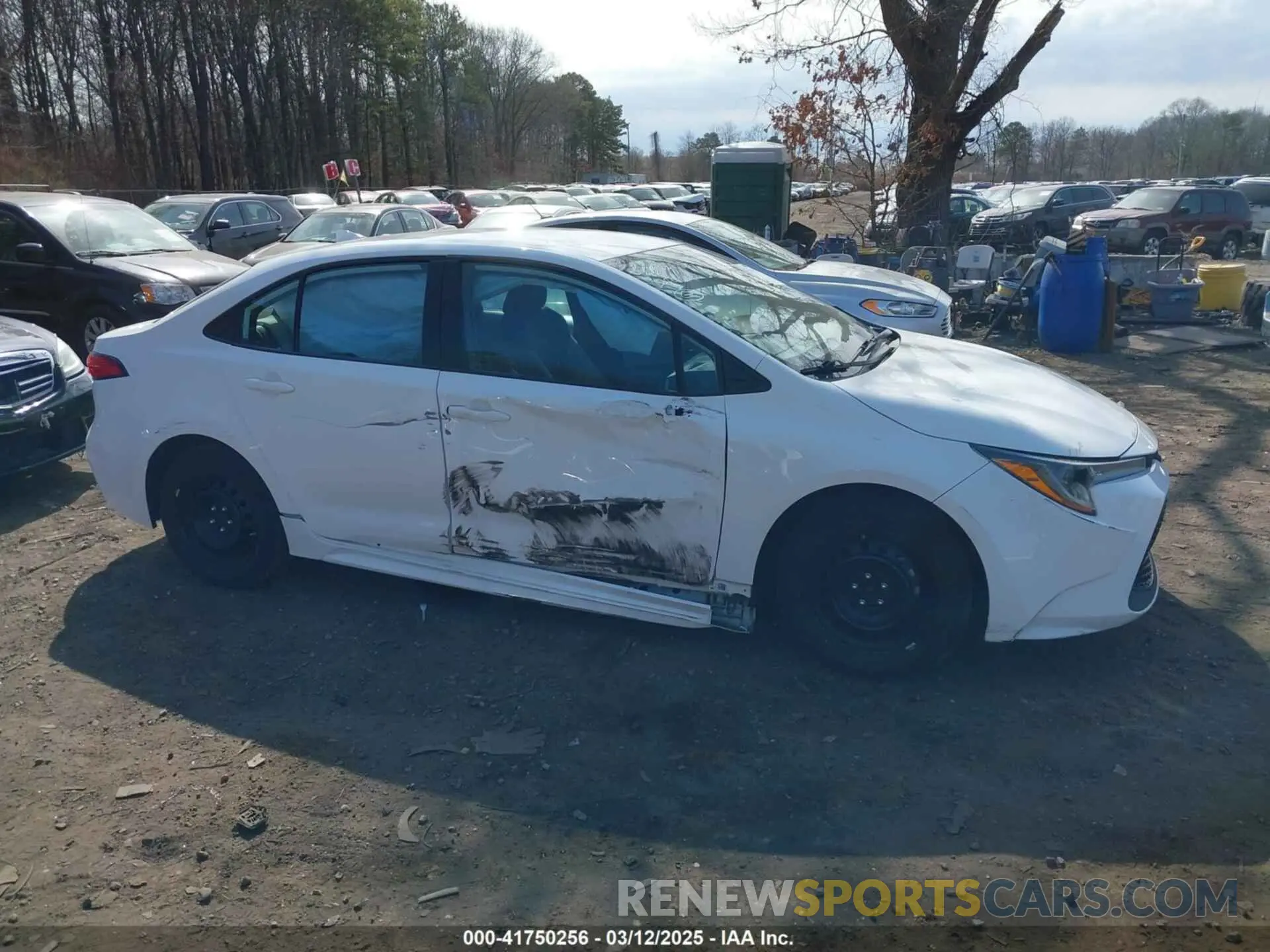 13 Photograph of a damaged car 5YFEPMAE8NP338150 TOYOTA COROLLA 2022