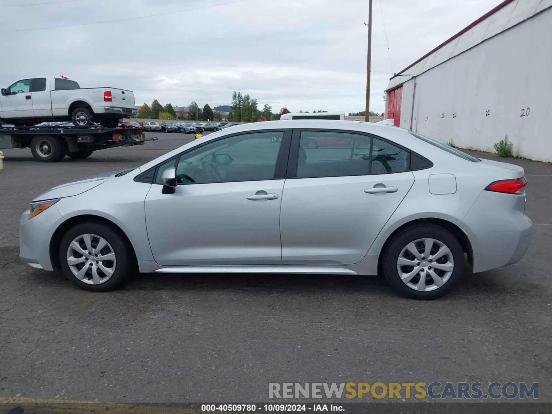 14 Photograph of a damaged car 5YFEPMAE8NP339699 TOYOTA COROLLA 2022