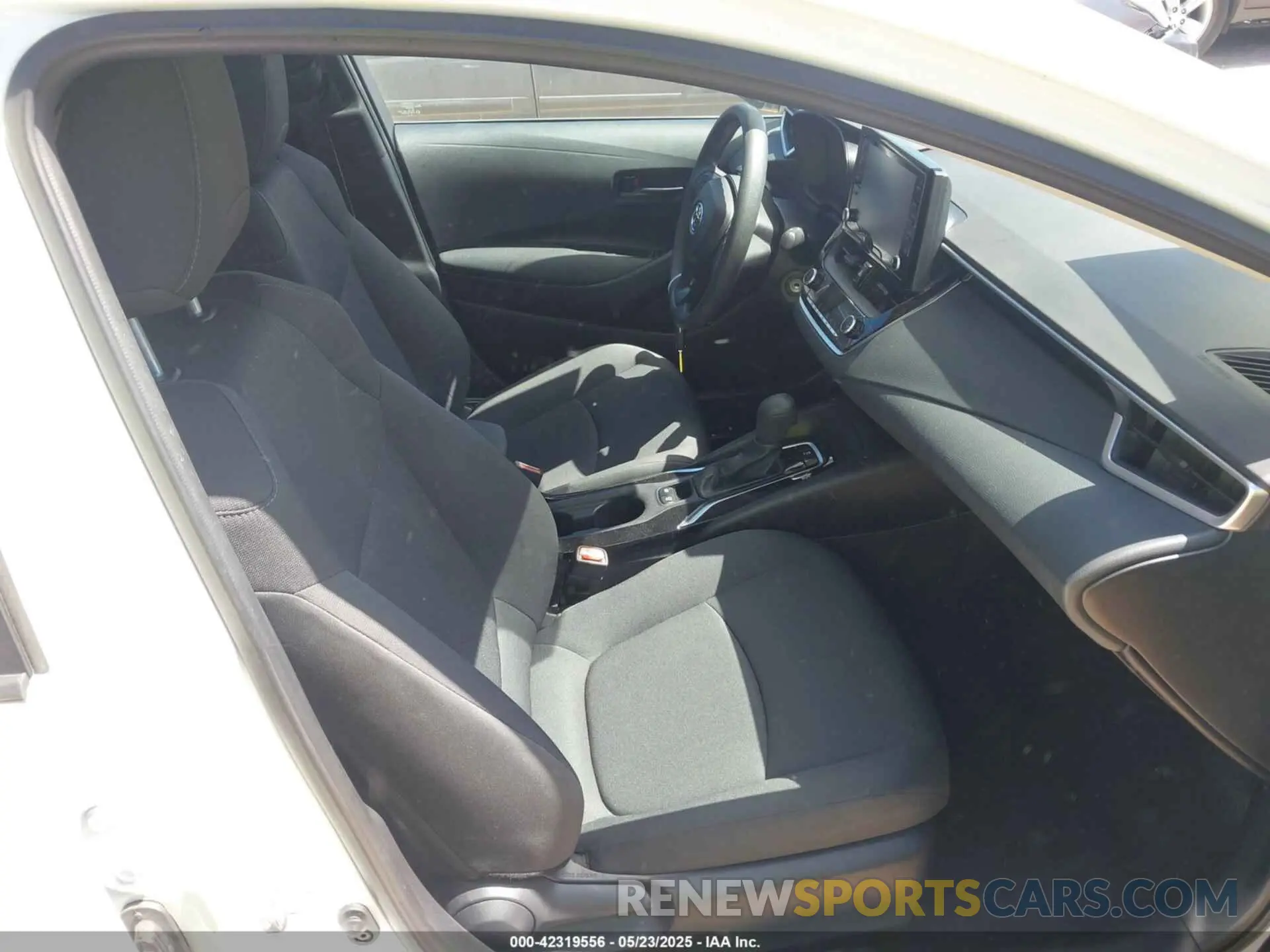 5 Photograph of a damaged car 5YFEPMAE8NP355840 TOYOTA COROLLA 2022
