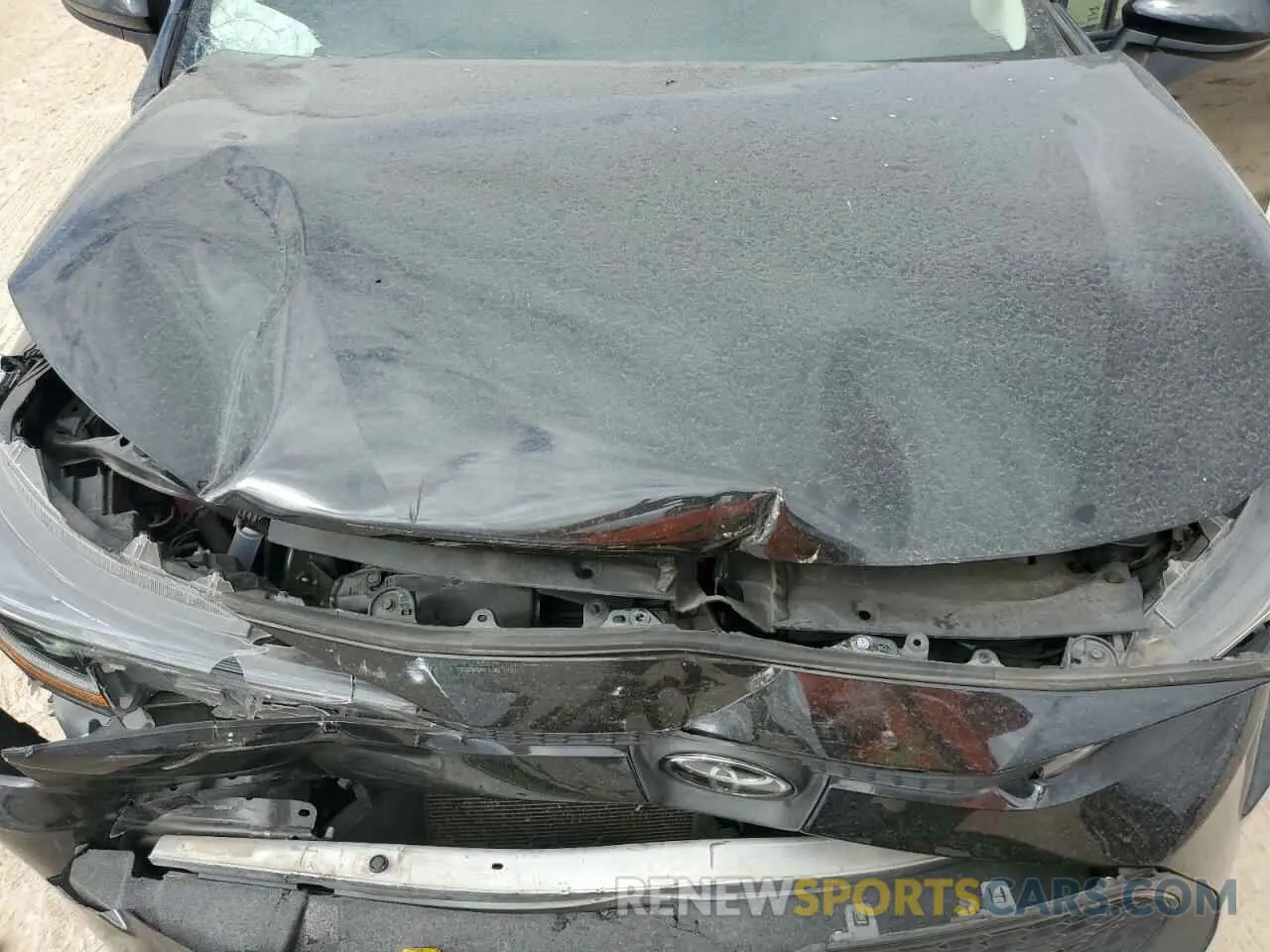 11 Photograph of a damaged car 5YFEPMAE8NP357183 TOYOTA COROLLA 2022
