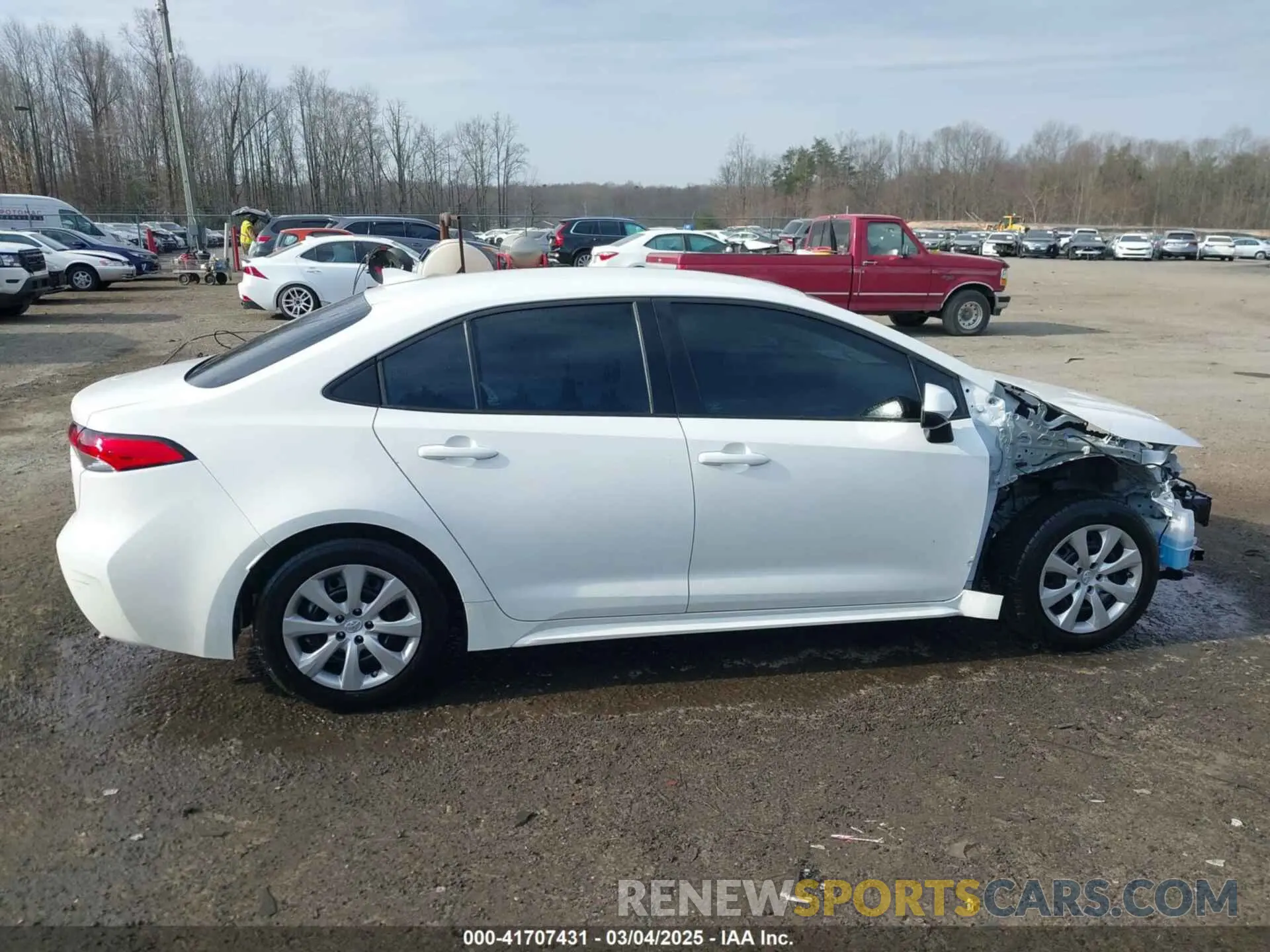 14 Photograph of a damaged car 5YFEPMAE8NP362013 TOYOTA COROLLA 2022