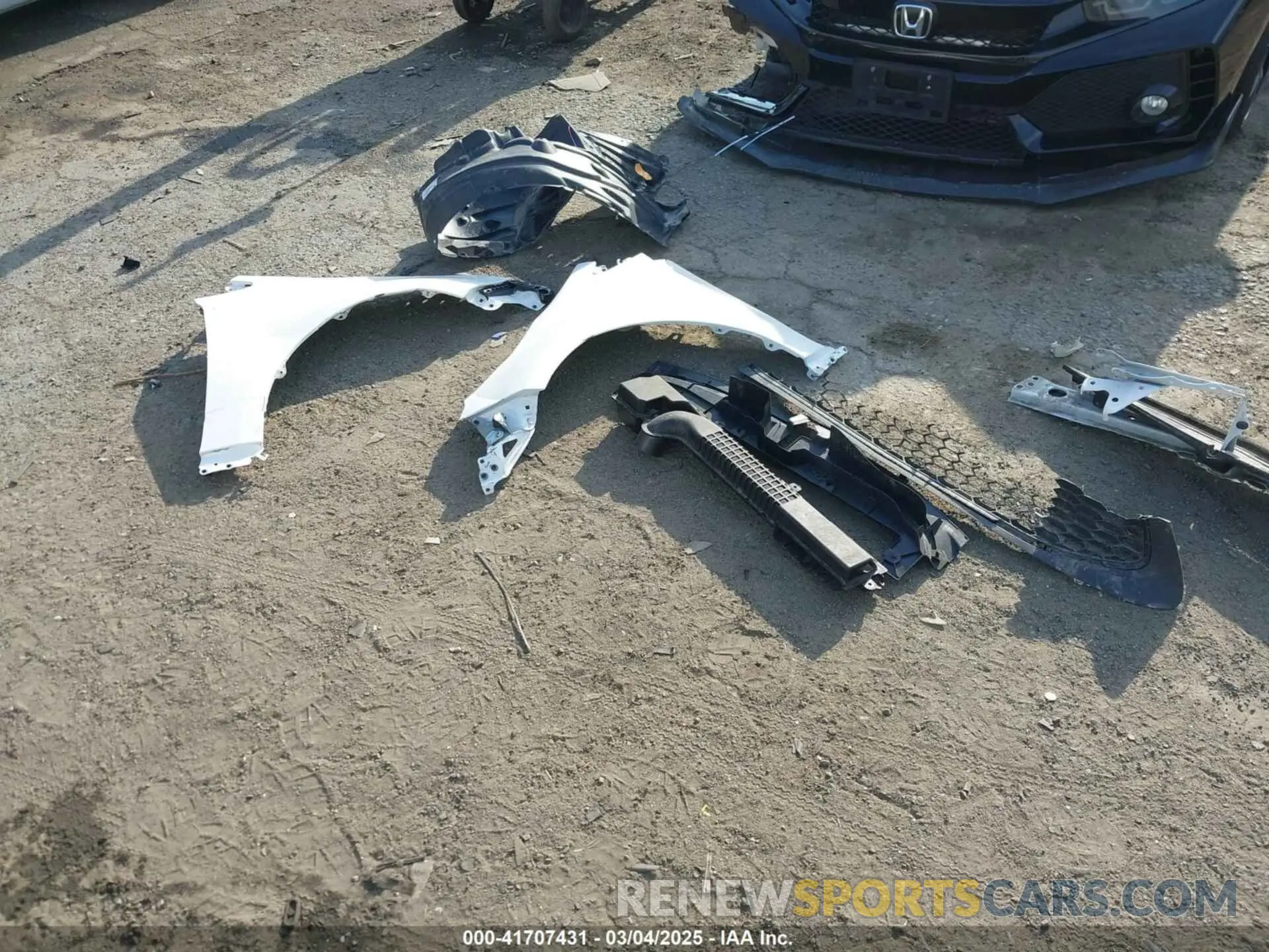 18 Photograph of a damaged car 5YFEPMAE8NP362013 TOYOTA COROLLA 2022