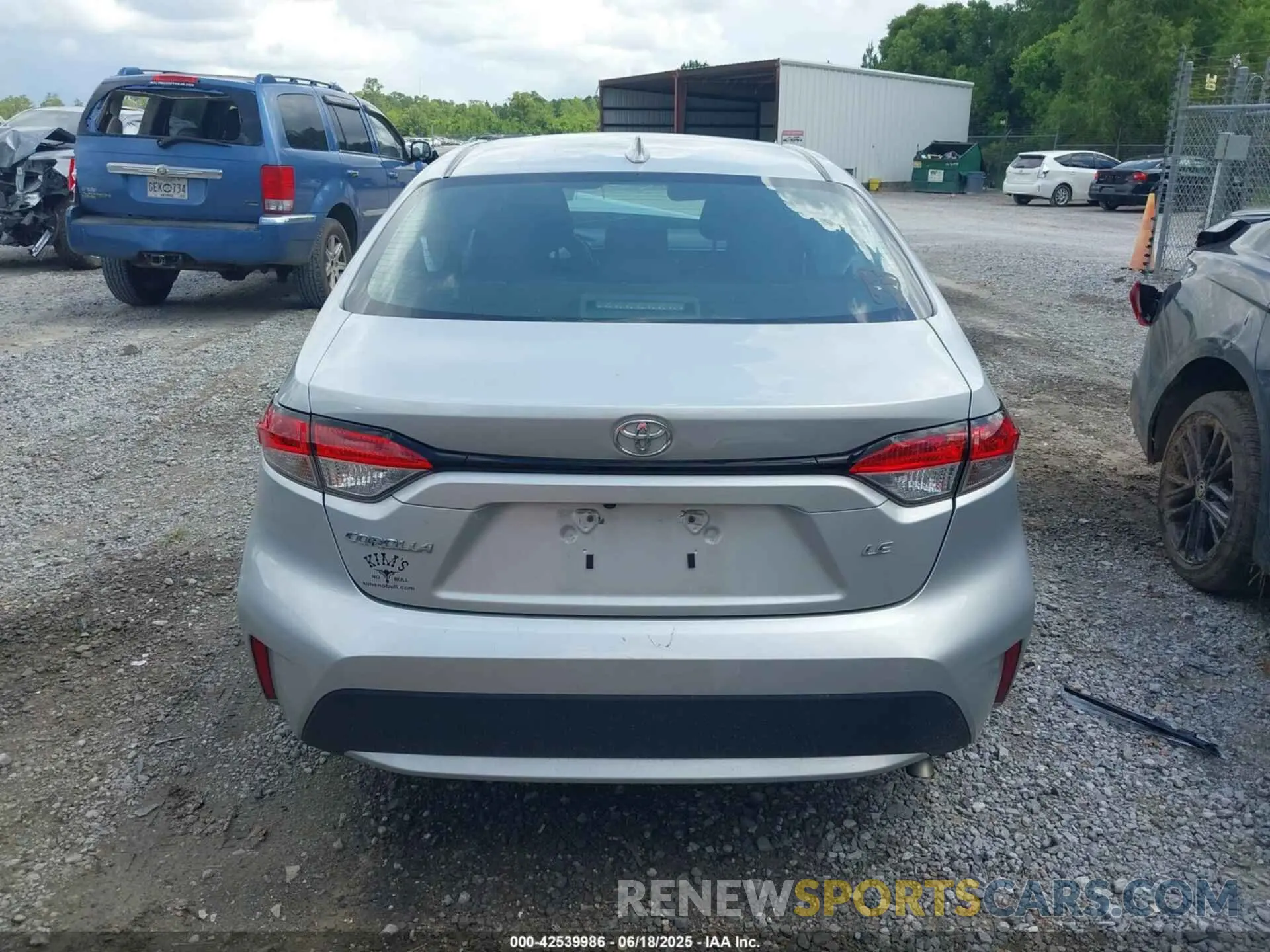17 Photograph of a damaged car 5YFEPMAE8NP374324 TOYOTA COROLLA 2022